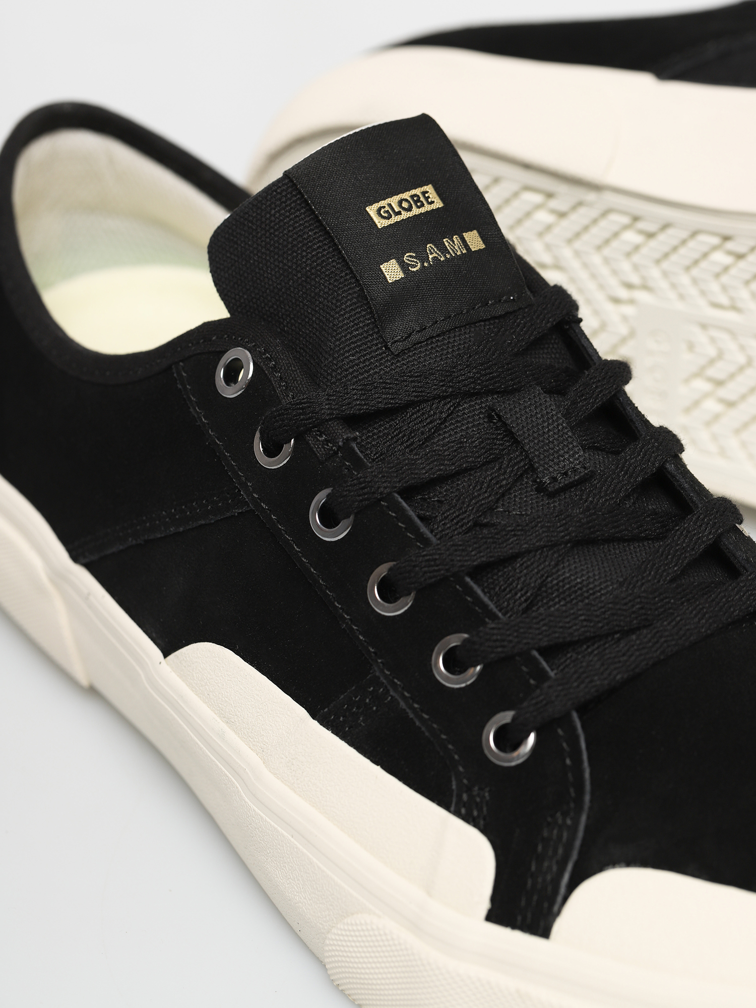 Globe Surplus Schuhe (black/cream/montano)