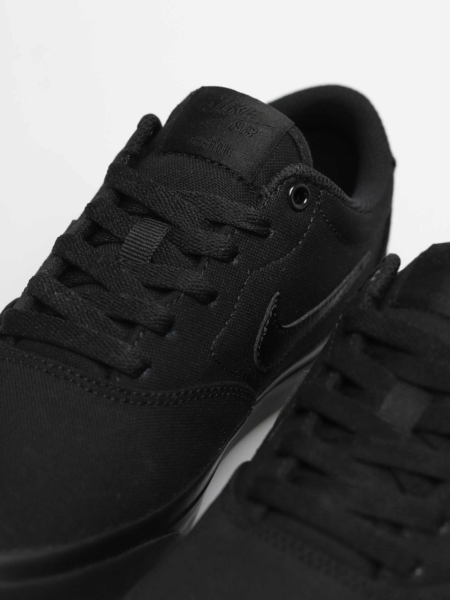 Nike SB Charge Canvas Shoes (black/black-black)