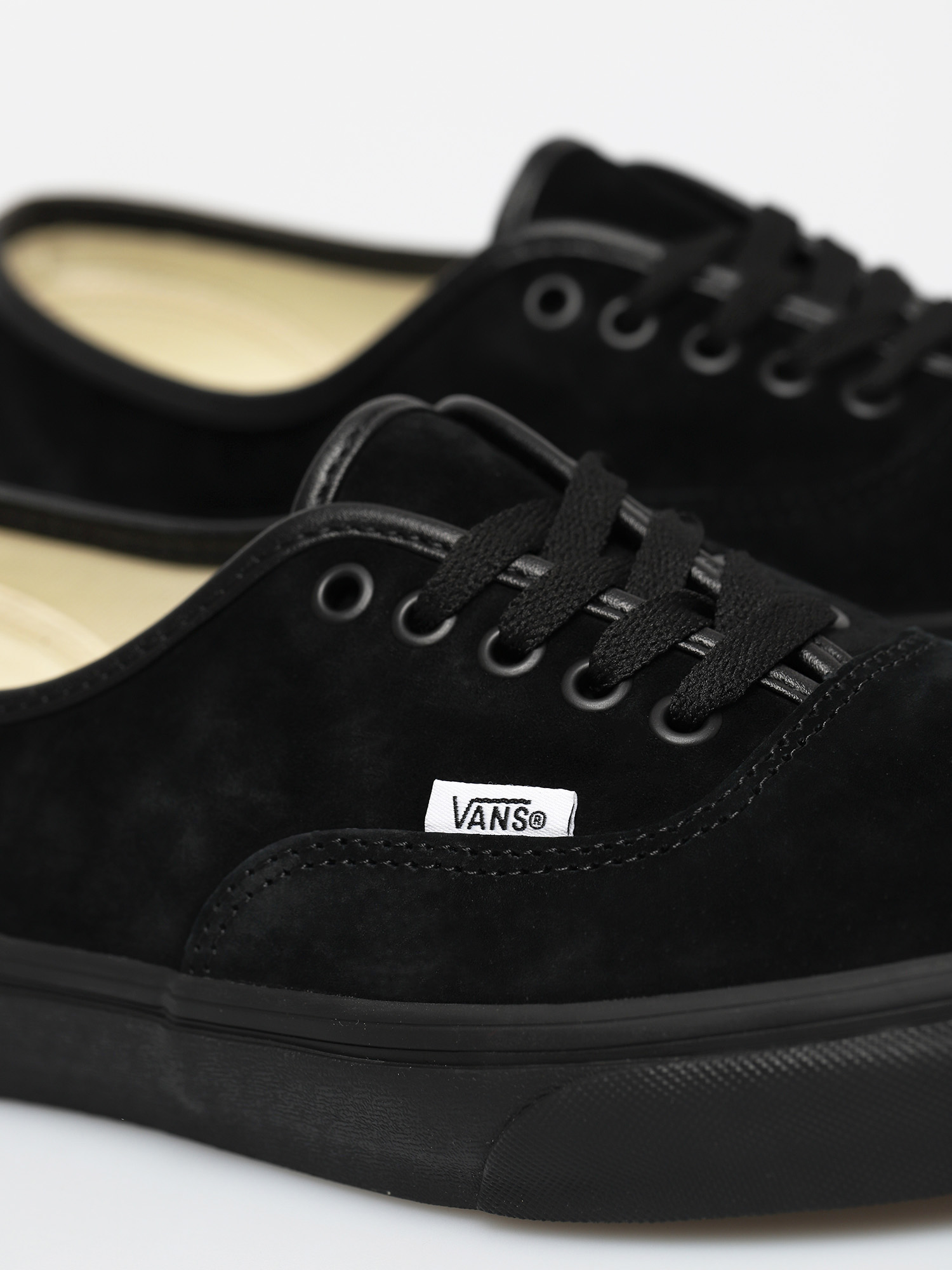 Vans Authentic Shoes (pig suede/black/black)