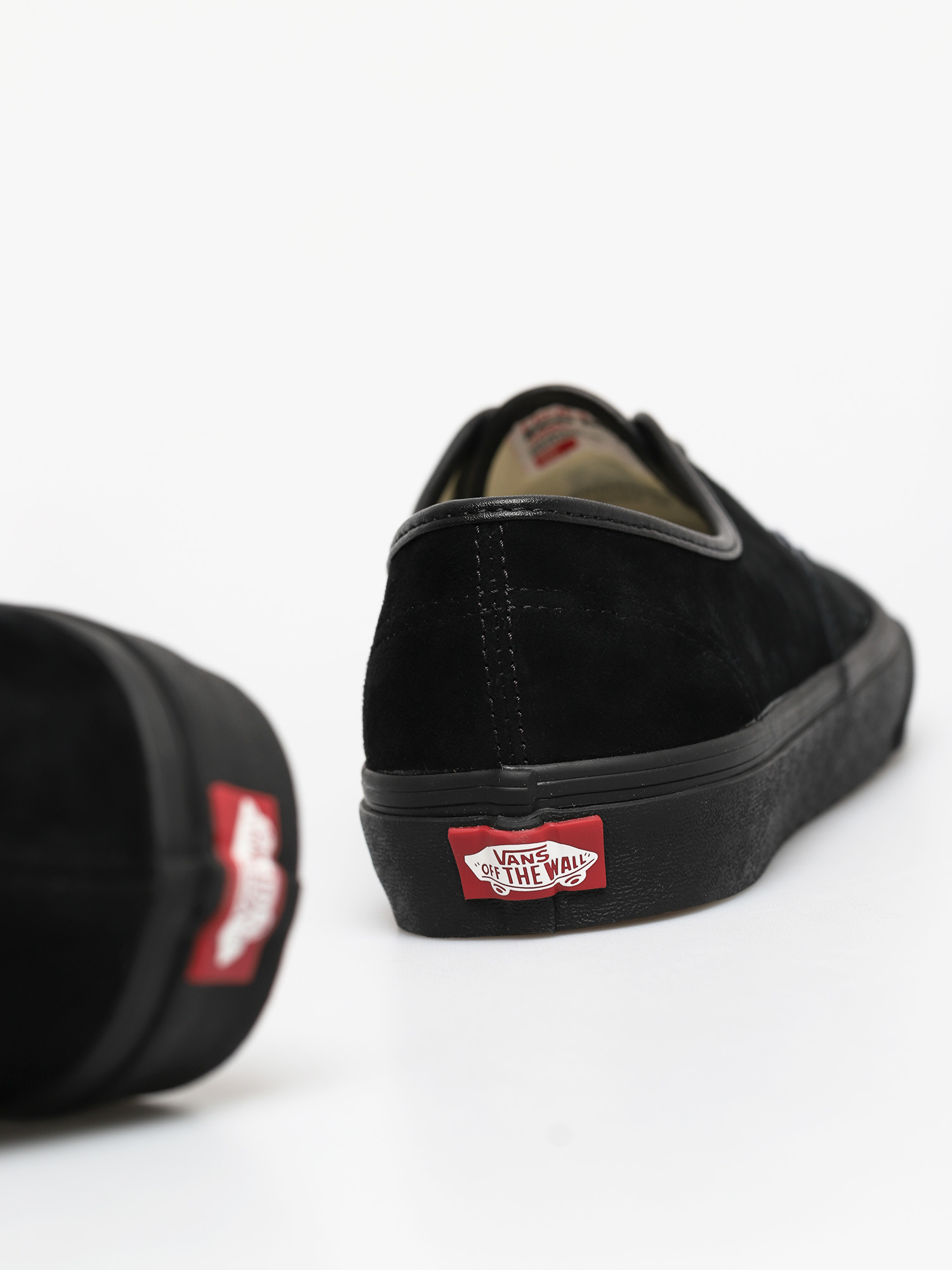 vans authentic pig suede black