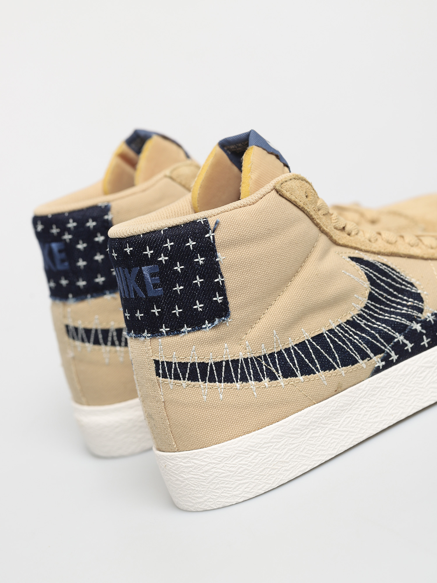 Nike SB Zoom Blazer Mid Premium Shoes (sesame/mystic navy sail gum light brown)