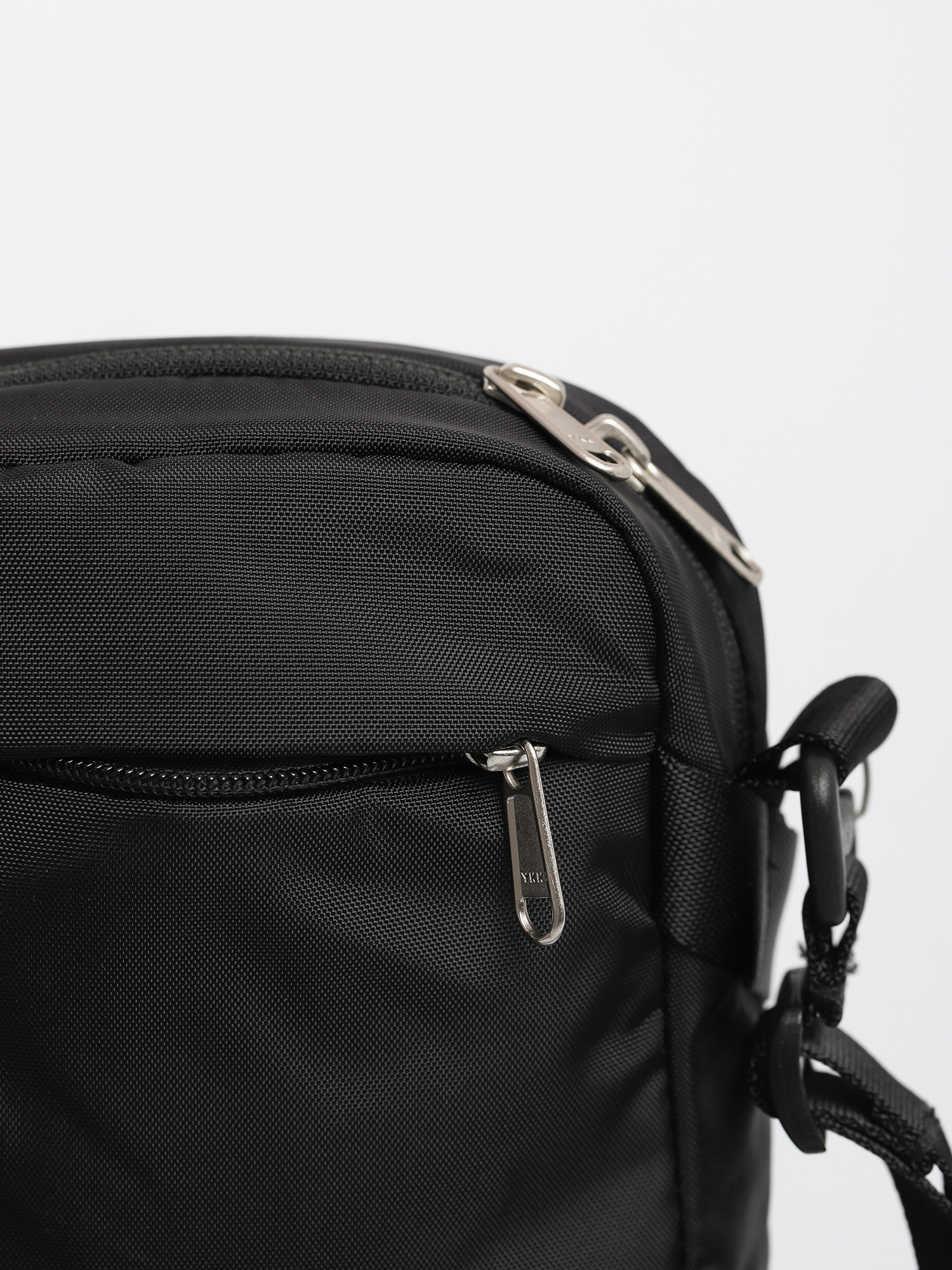 The North Face Convertible Shoulder Bag Handbag (black/white)