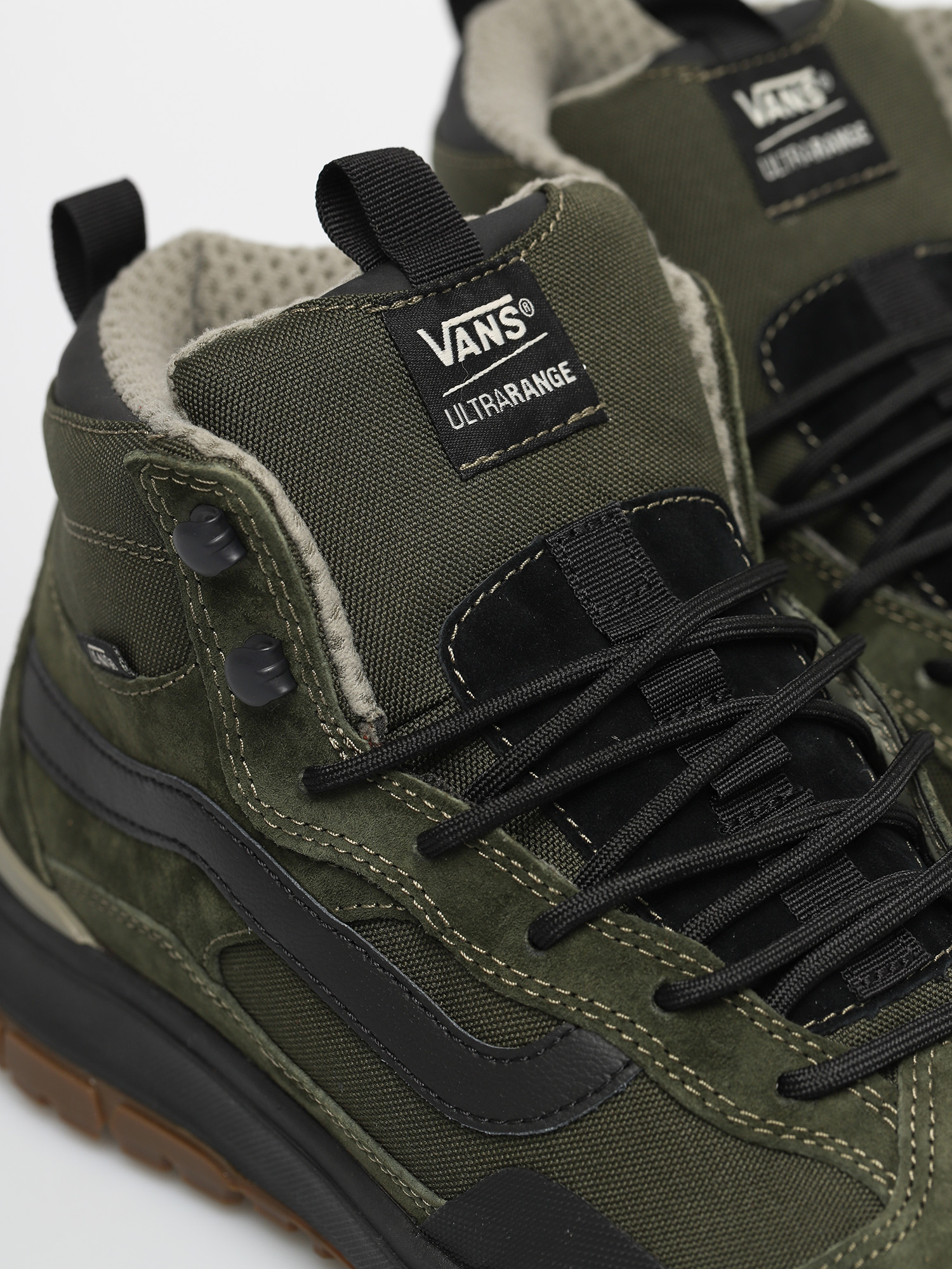 Vans Ultrarange Exo Hi Mte Shoes (66 supply/grape leaf)