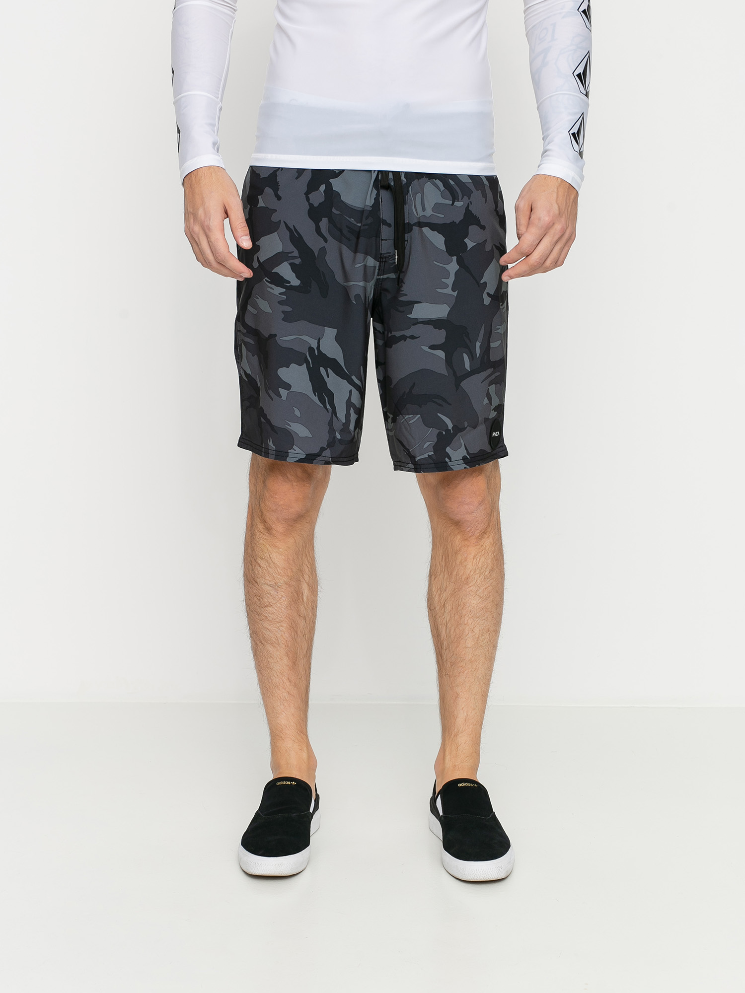 RVCA Va Trunk Print Shorts (black camo)
