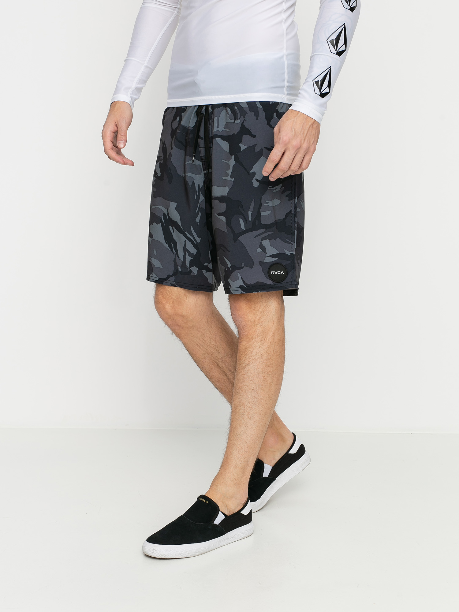 RVCA Va Trunk Print Shorts (black camo)