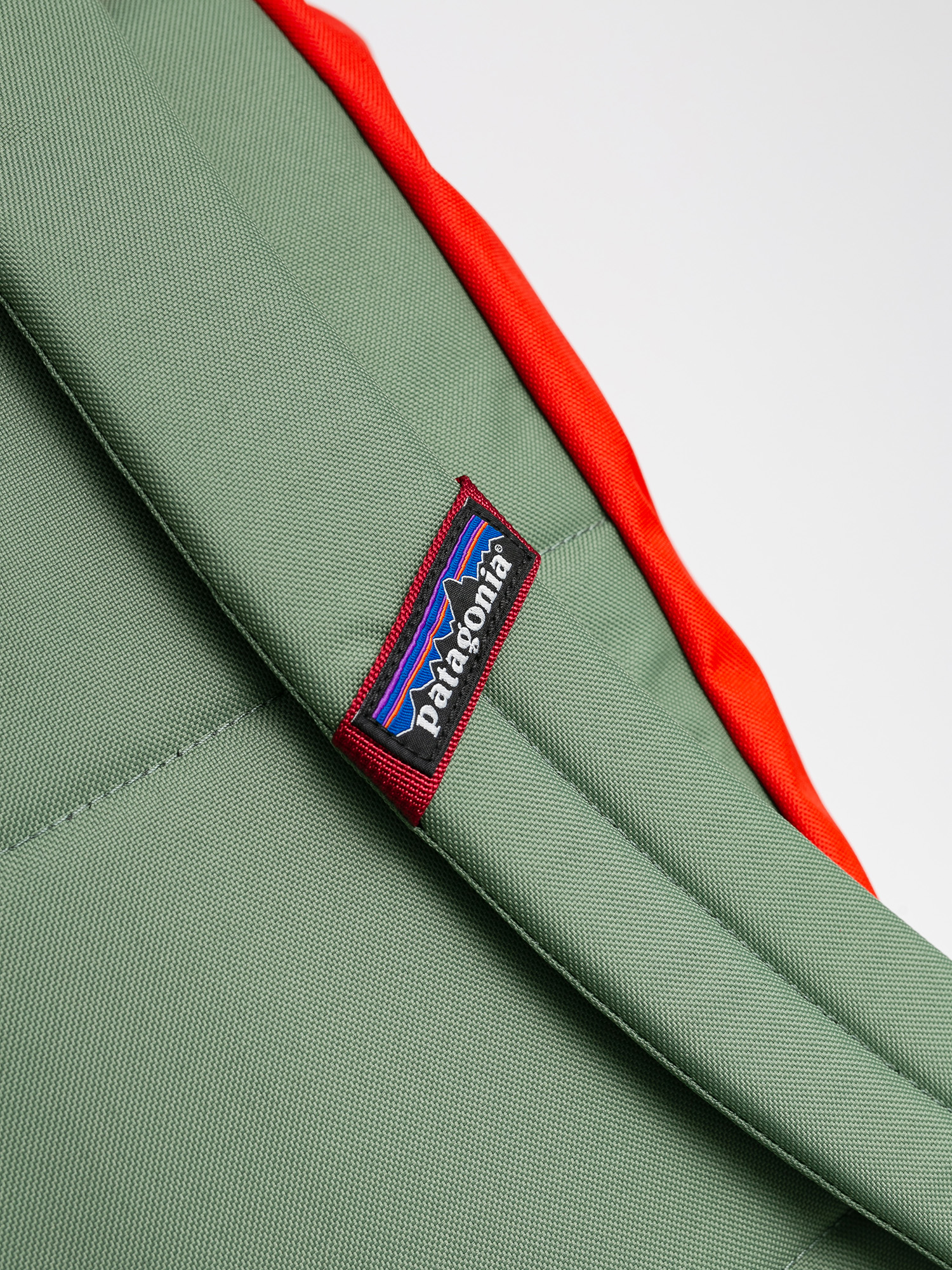 Patagonia Arbor Classic Pack 25L Backpack - red (catalan coral) display picture 3
