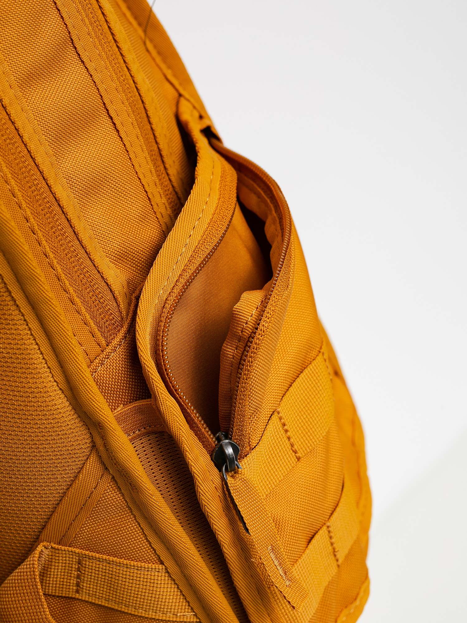 nike sb backpack yellow