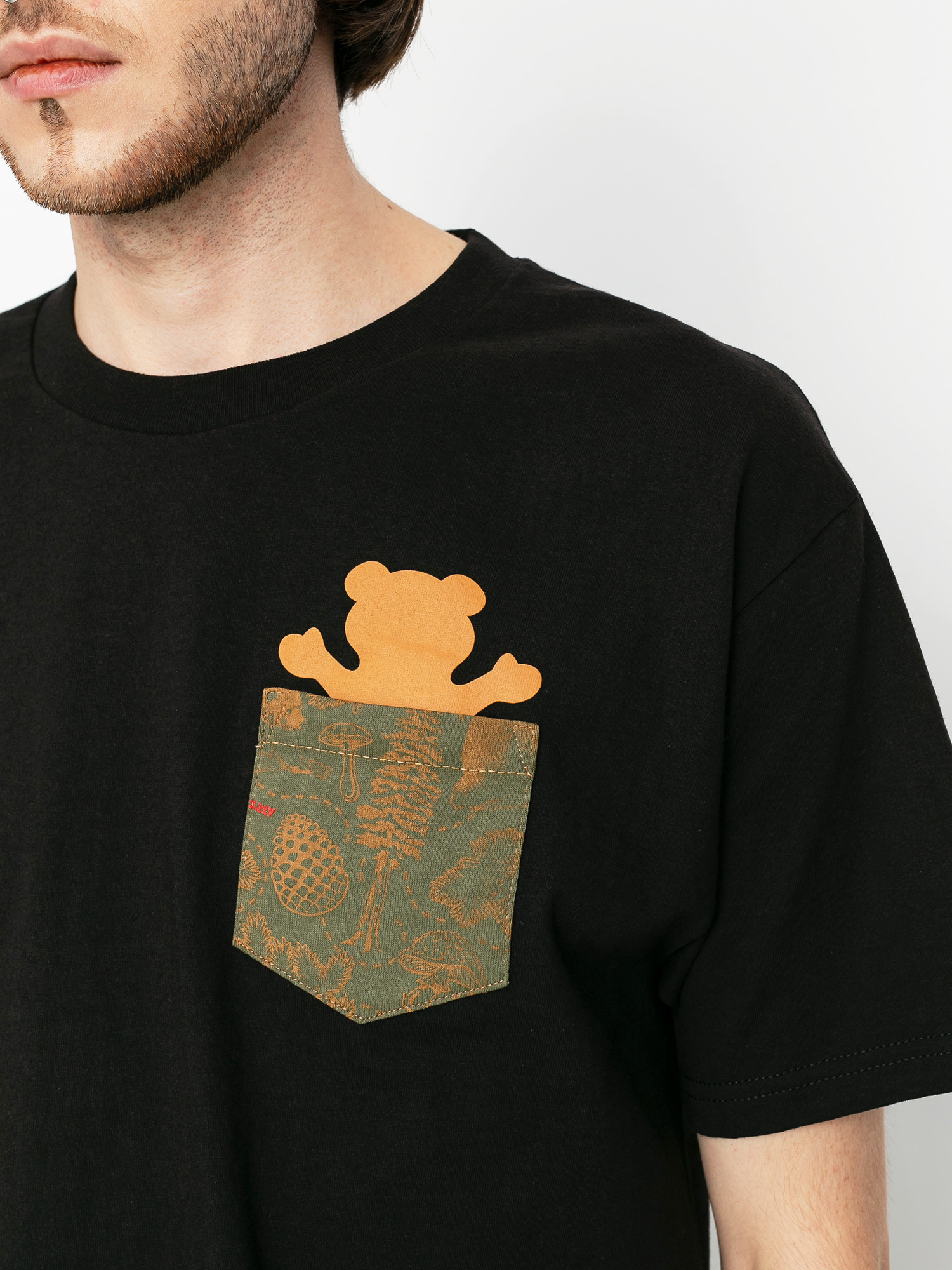 Grizzly Griptape Foliage Pocket Bear T-shirt (black)