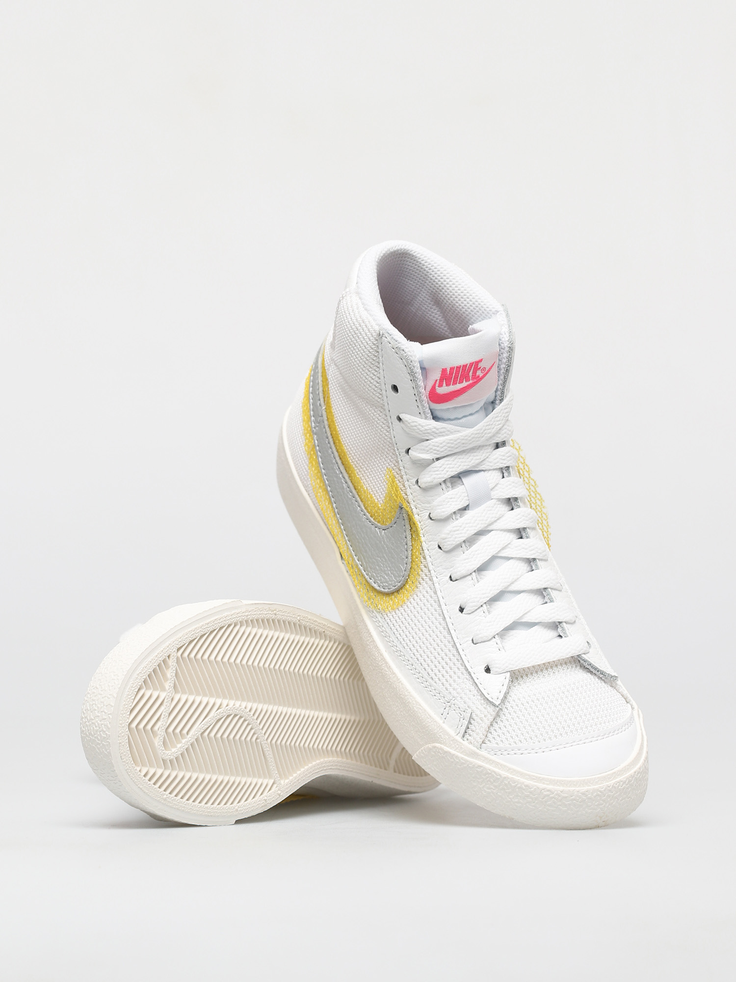 Nike Blazer Mid Vintage 77 Schuhe Wmn (white/metallic silver/university gold)