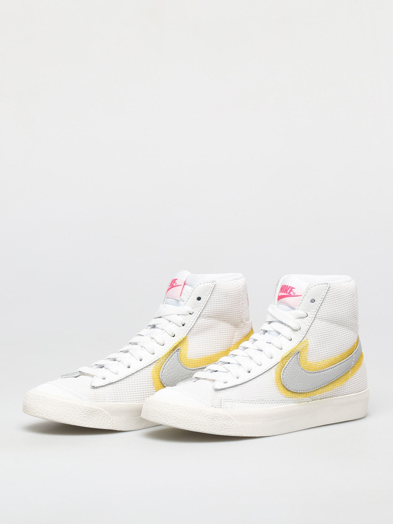Nike Blazer Mid Vintage 77 Schuhe Wmn (white/metallic silver/university gold)