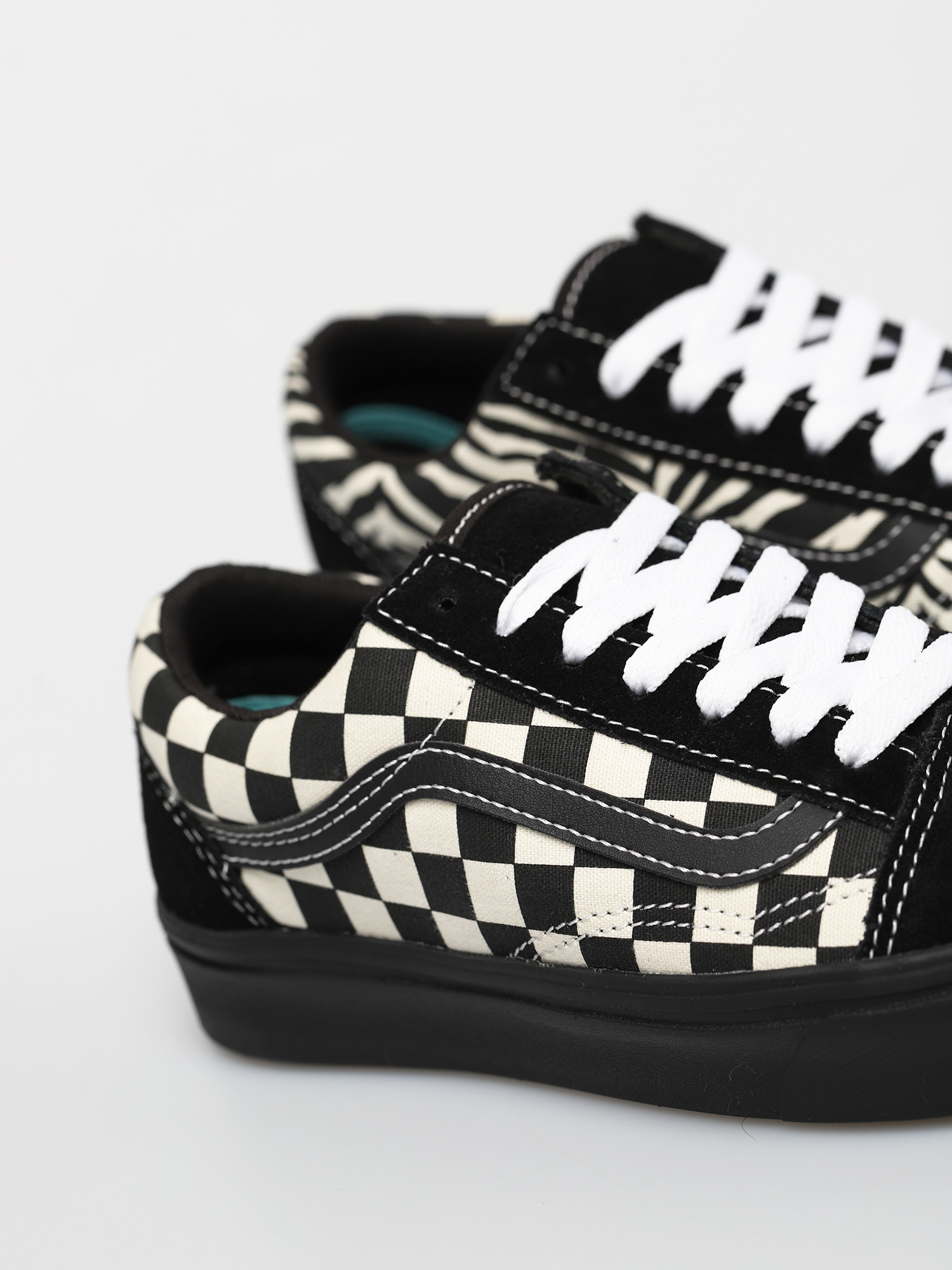Vans Comfycush Old Skool Shoes (mixed media/antque/wht/blk)