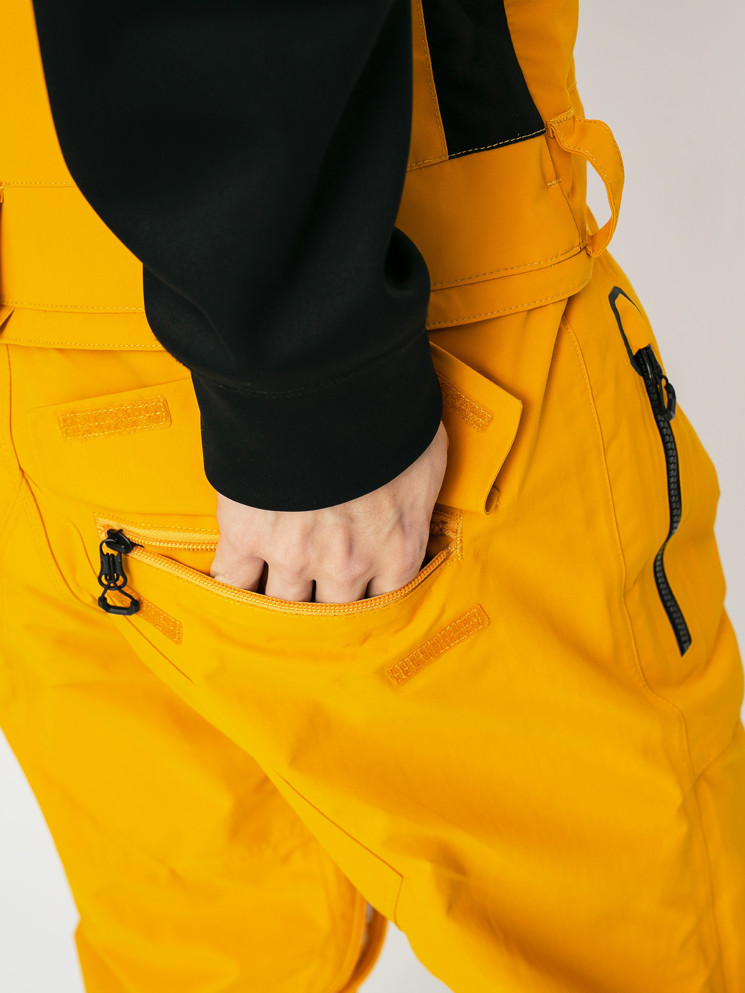 Mens Volcom Rain Gore Bib Overall Snowboard pants (resin gold)