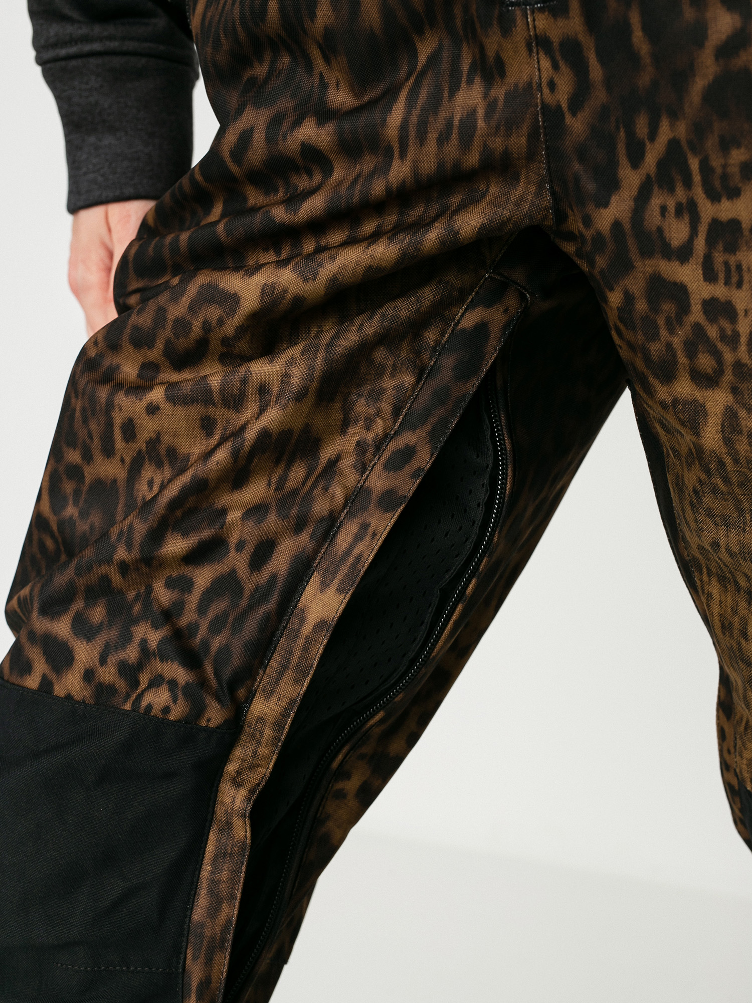 Womens Volcom Swift Bib Overall Snowboard pants (leopard)