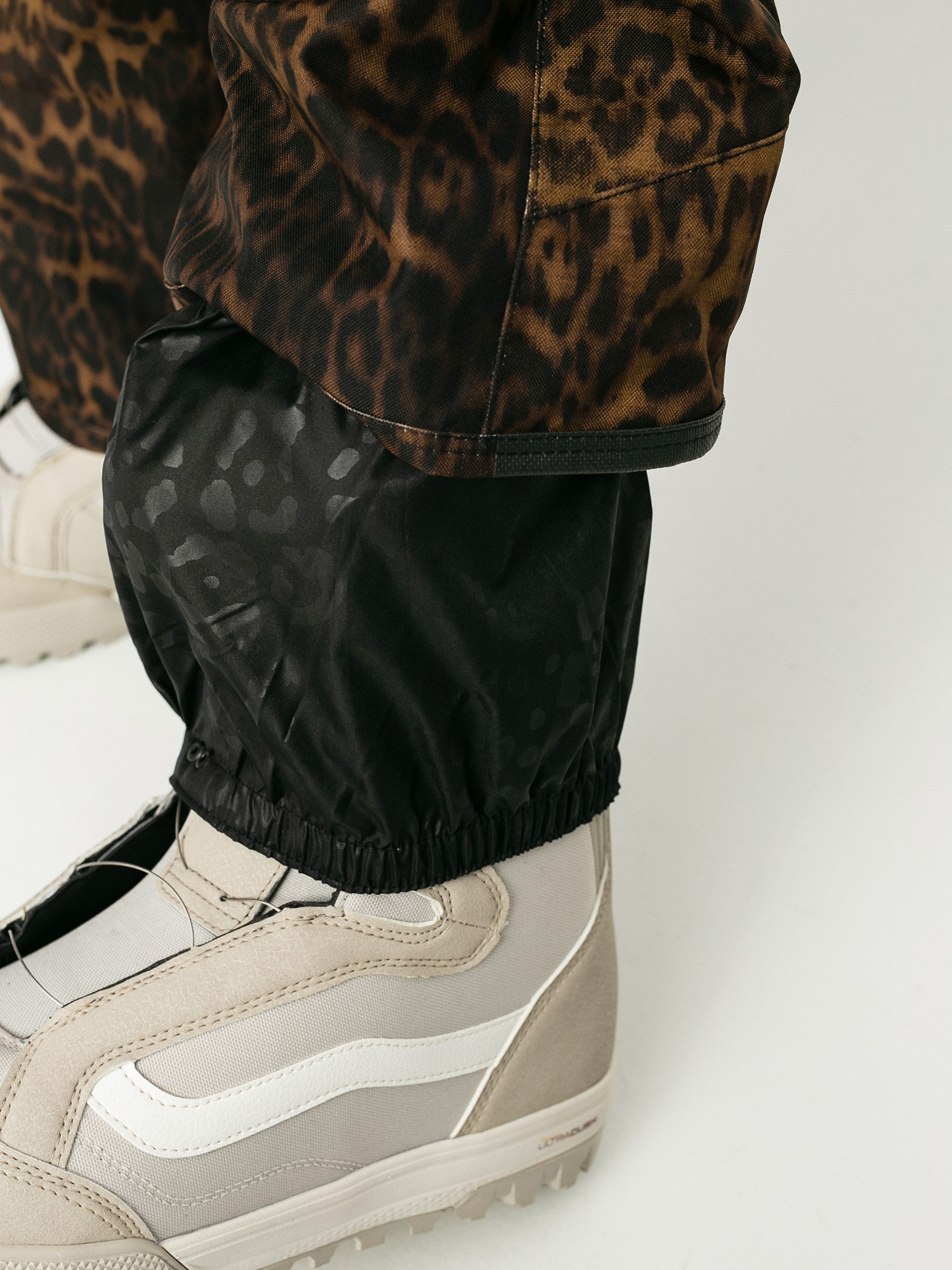 Womens Volcom Swift Bib Overall Snowboard pants (leopard)