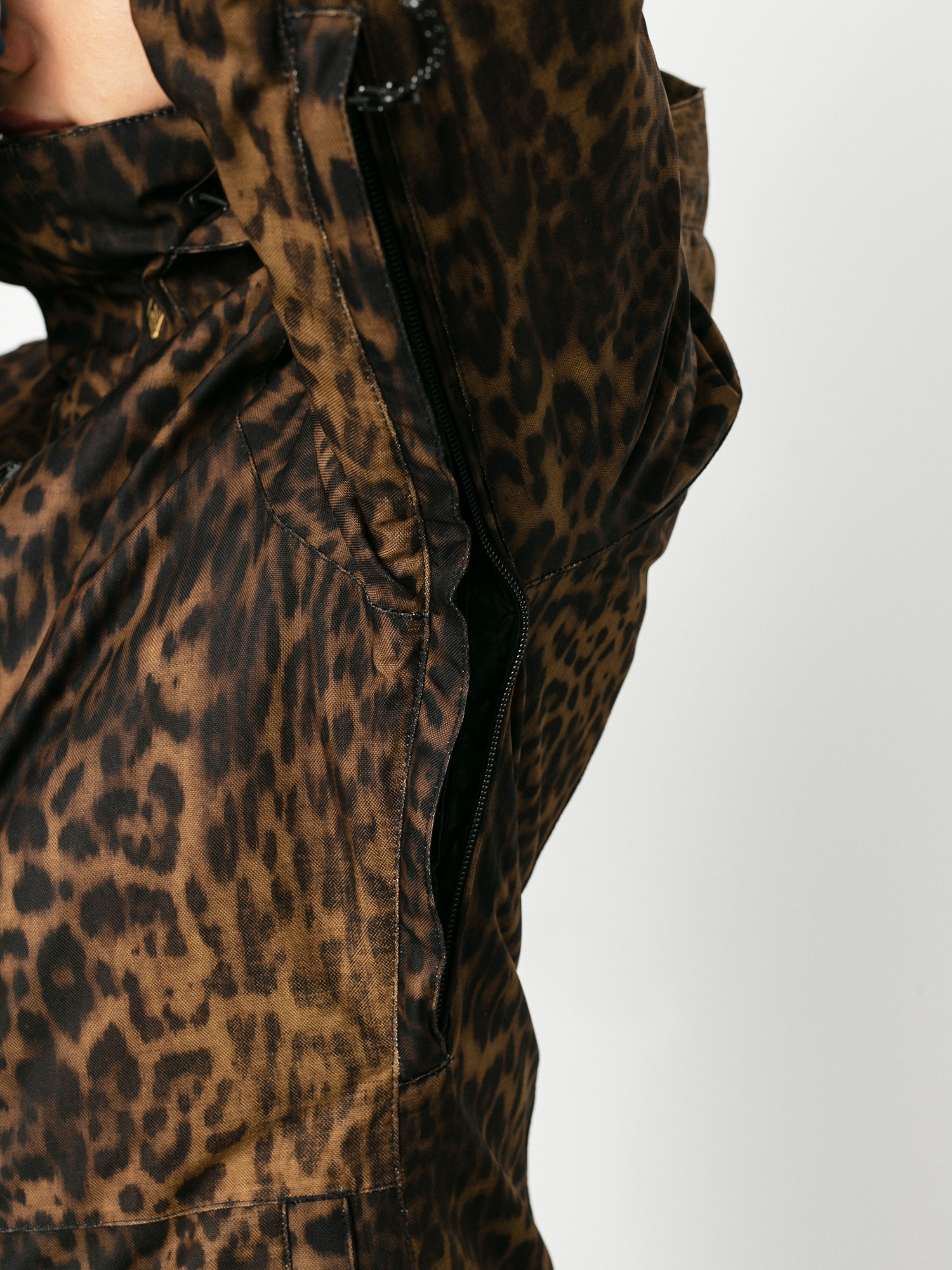Womens Volcom Shelter 3D Stretch Snowboard jacket (leopard)
