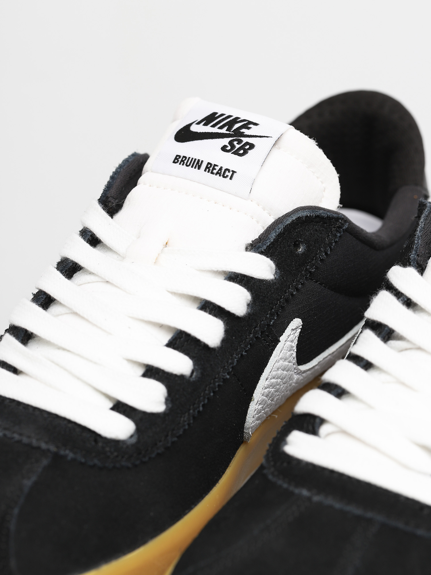 Nike SB Bruin React Shoes (black/white black gum light brown)