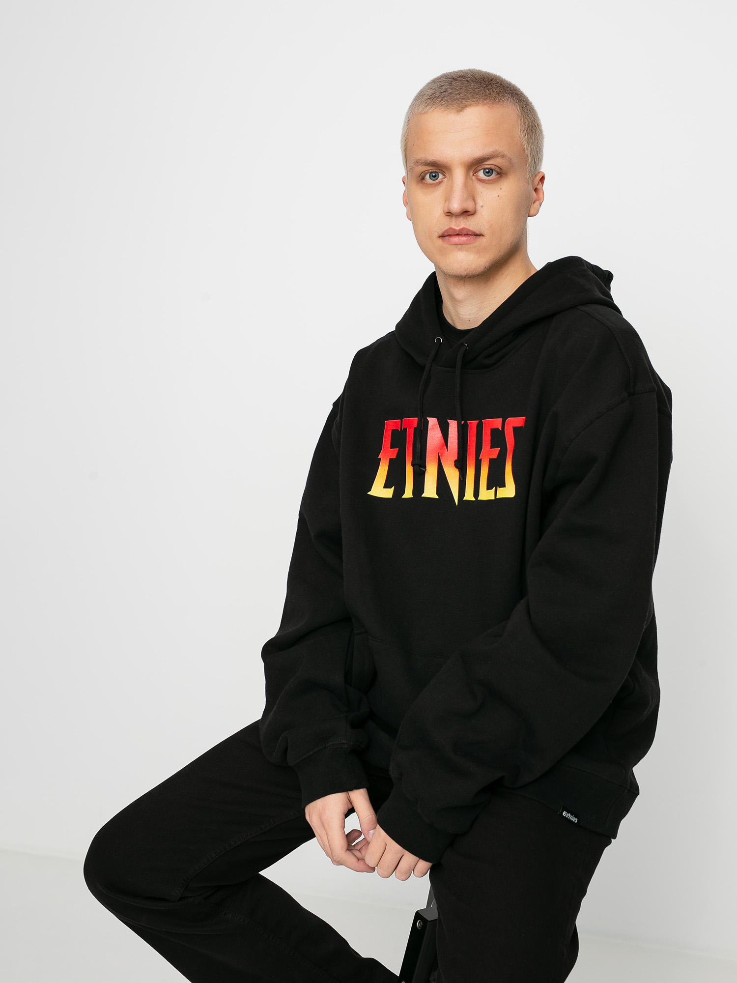 etnies hoodie