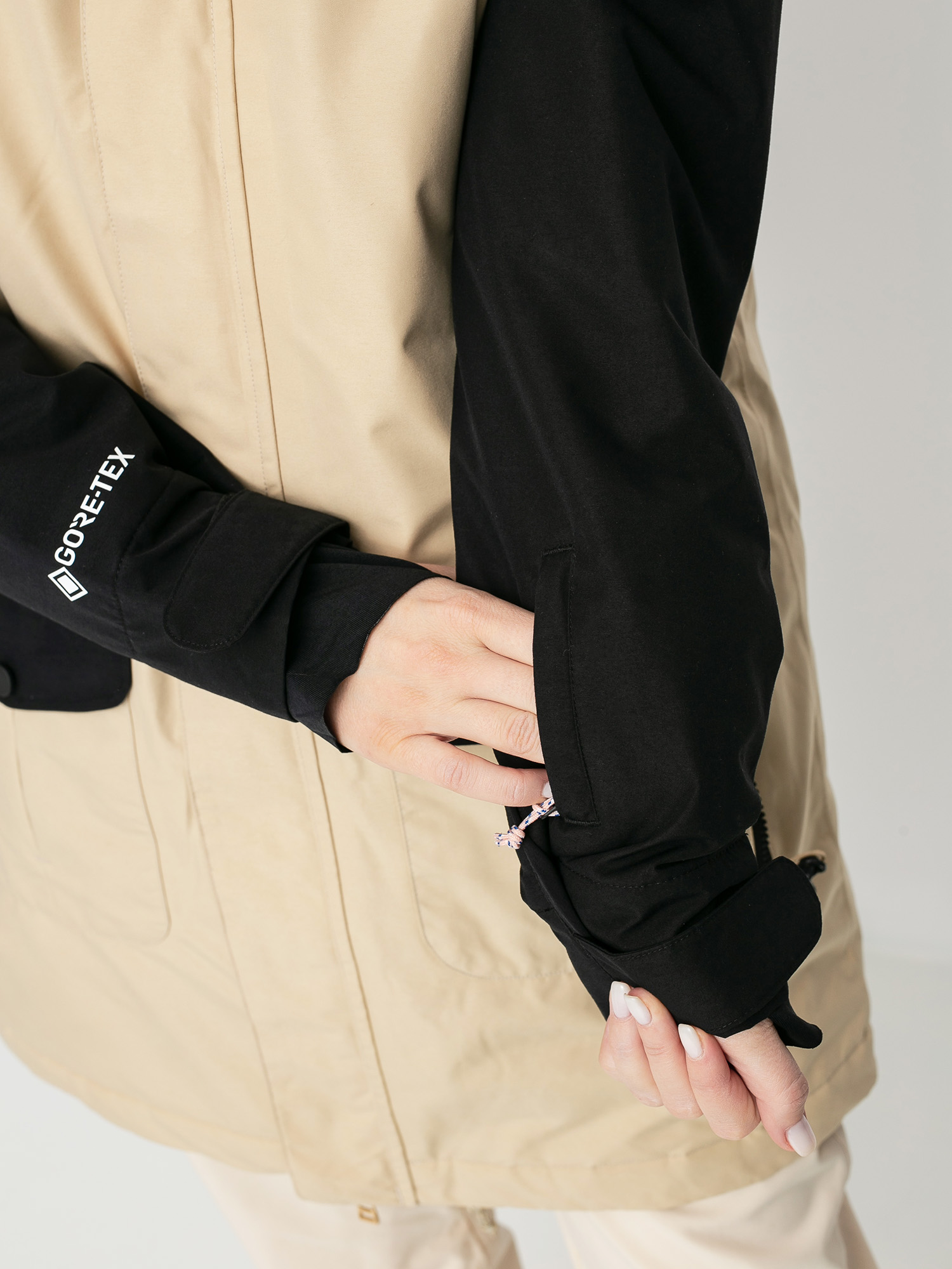 Womens Burton Gore Tex Eyris Snowboard jacket (true black/irish cream)