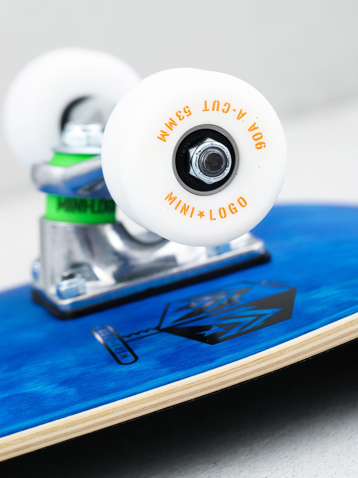 Minilogo Chevron Detonator 15 Skateboard (dyed blue)