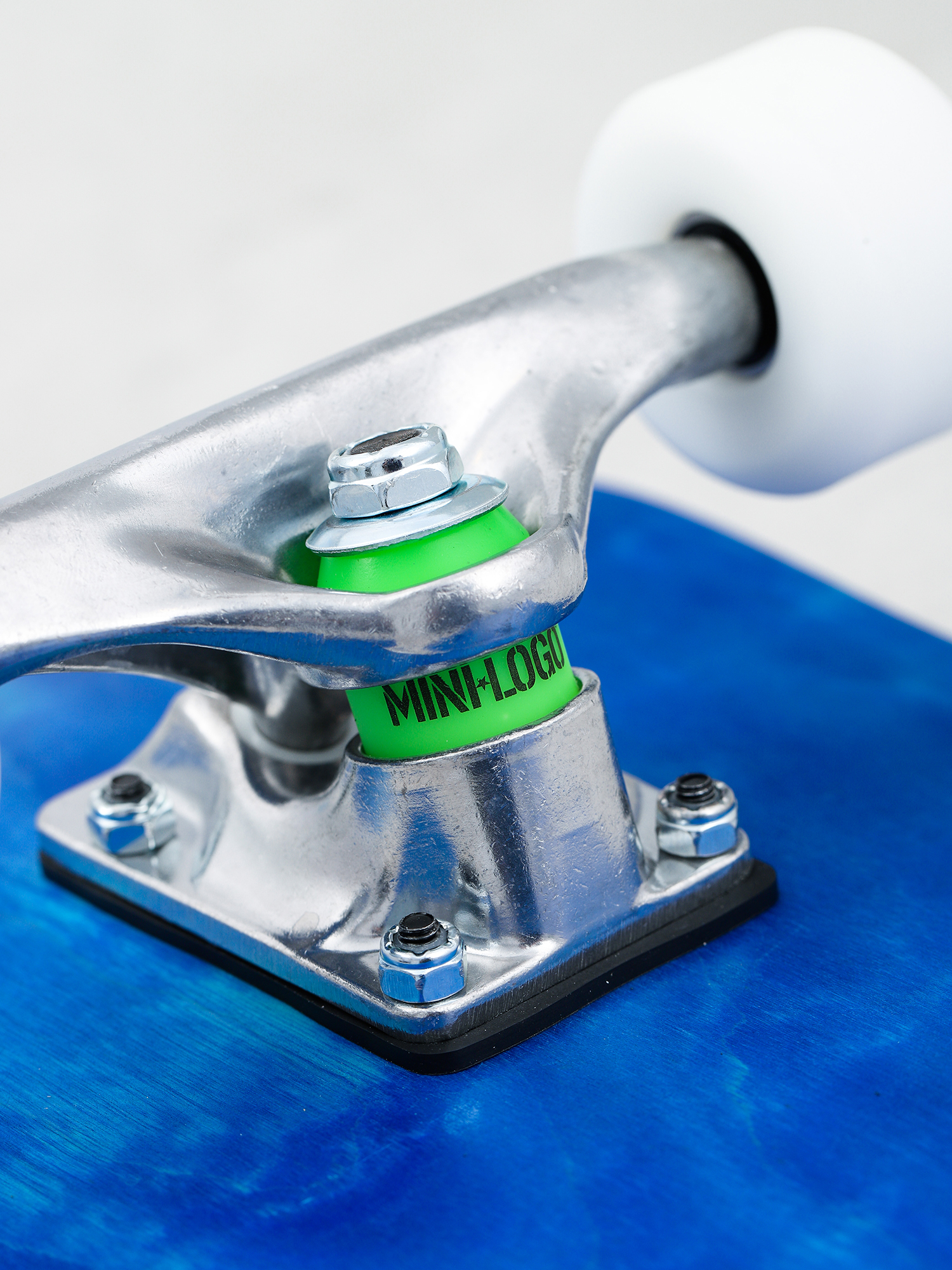 Minilogo Chevron Detonator 15 Skateboard (dyed blue)