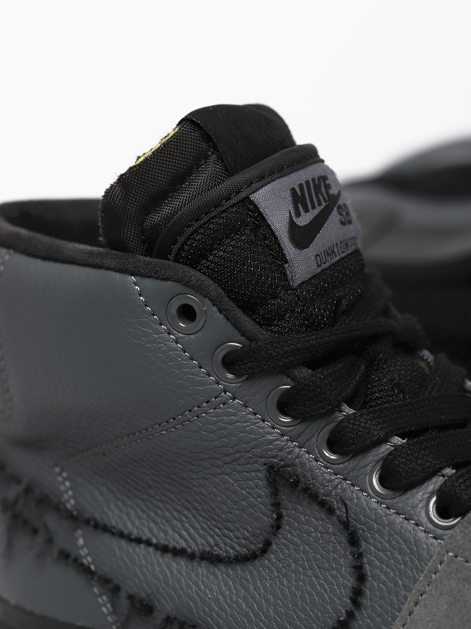Nike SB Zoom Blazer Mid Edge Shoes (iron grey/black black)