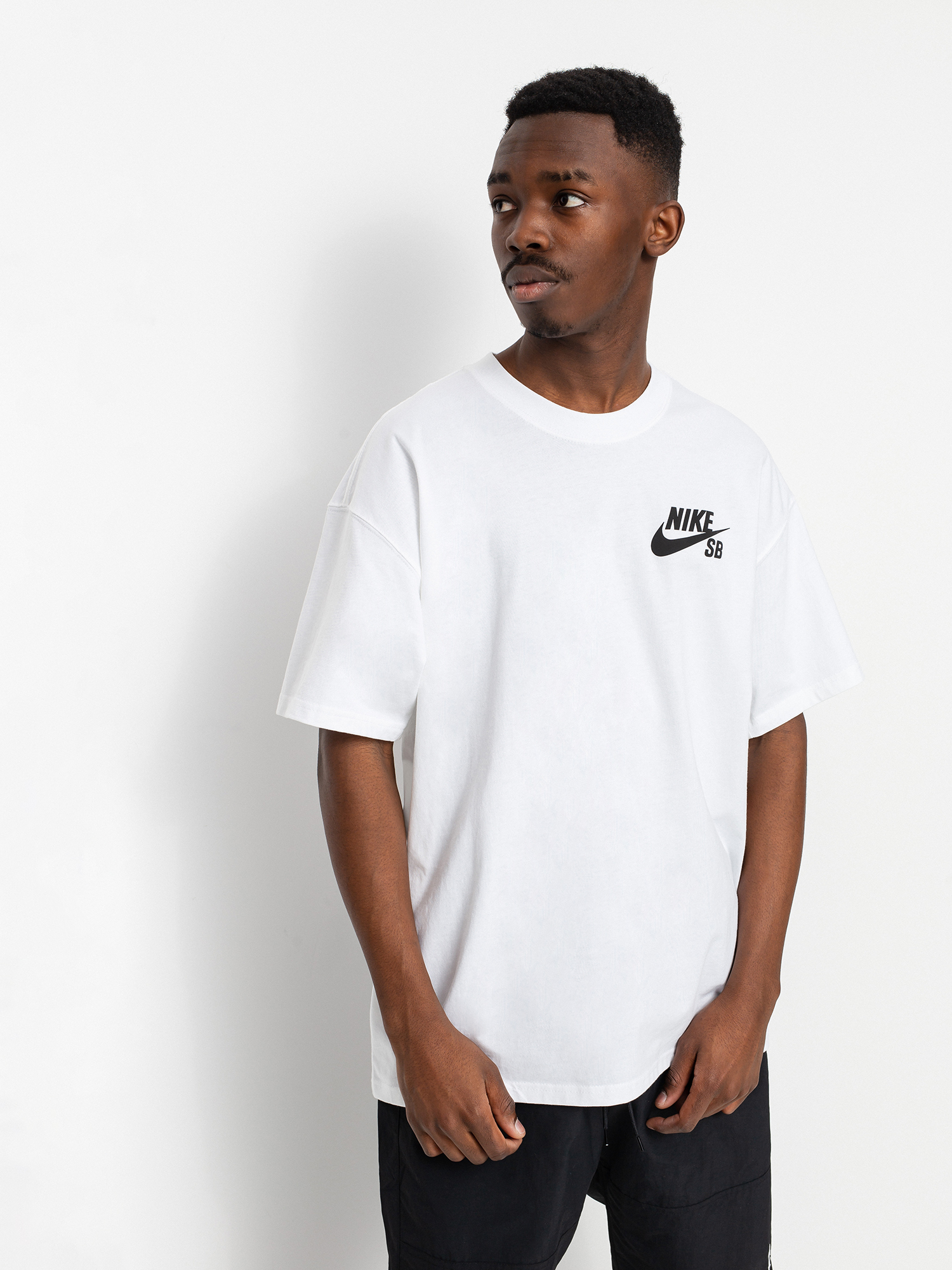 Black nike logo t shirt online