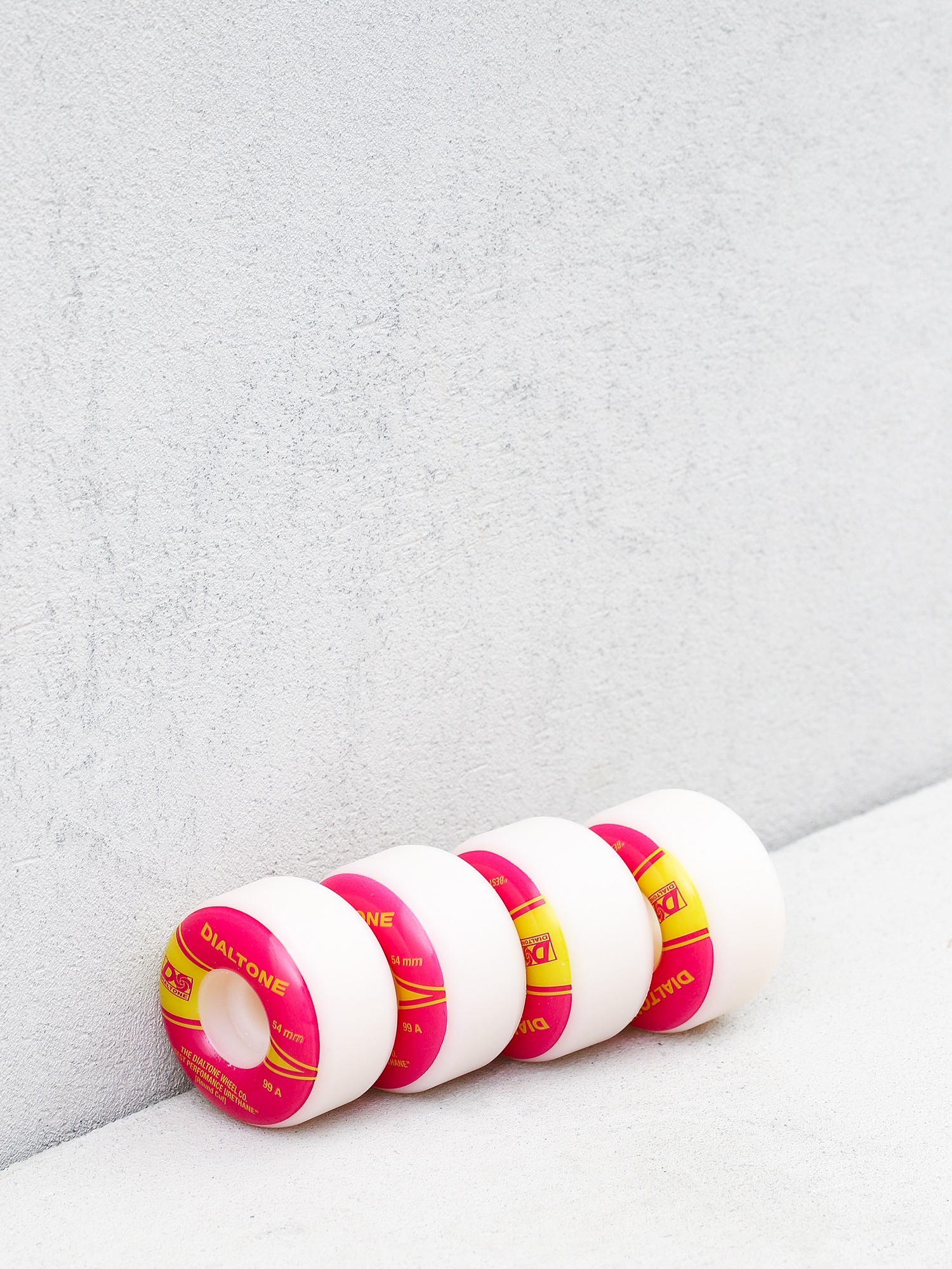 Dial Tone Atlantic Round Cut Rollen (white/pink)