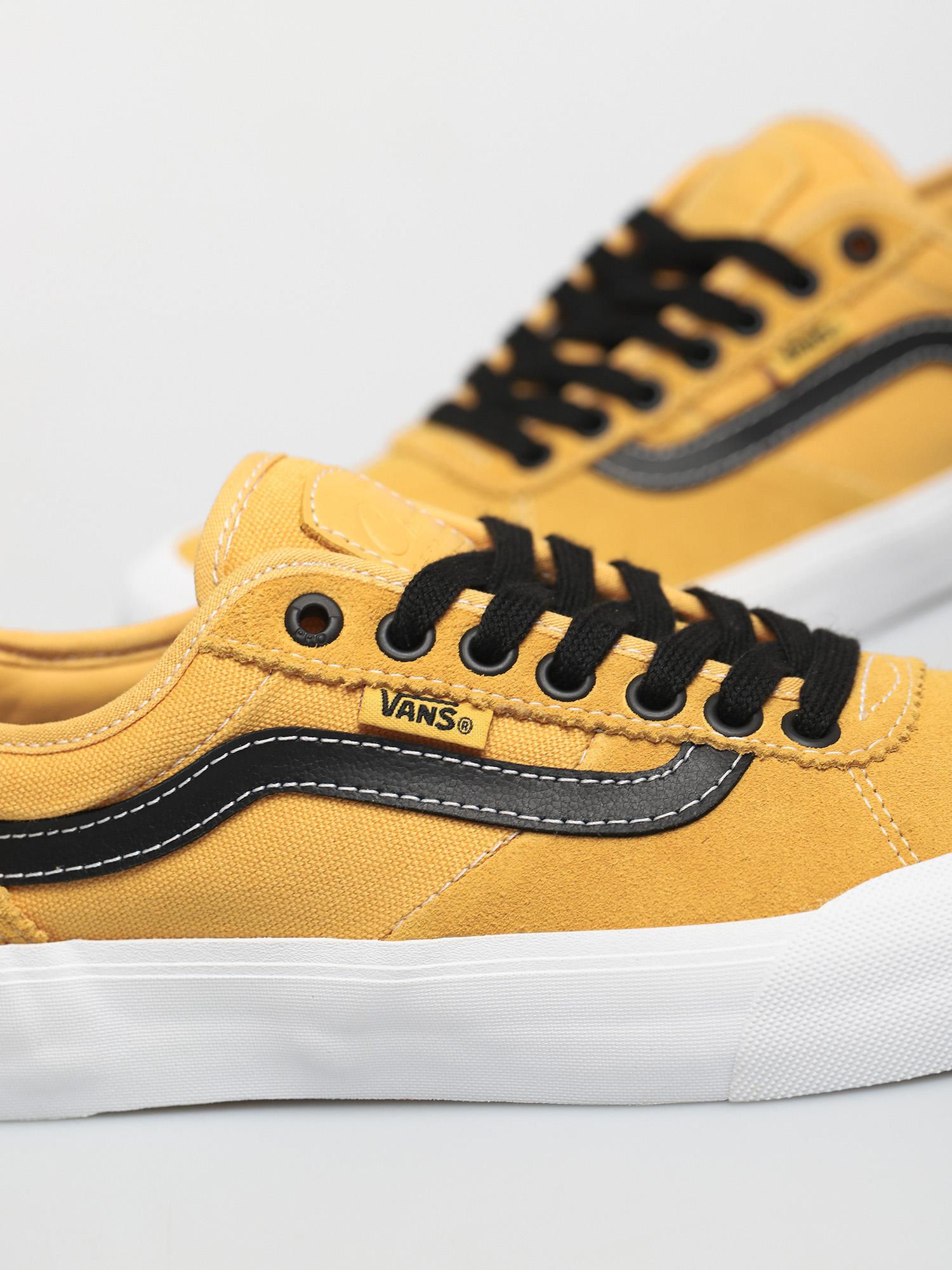 Vans Chima Pro 2 Shoes (gold/black)