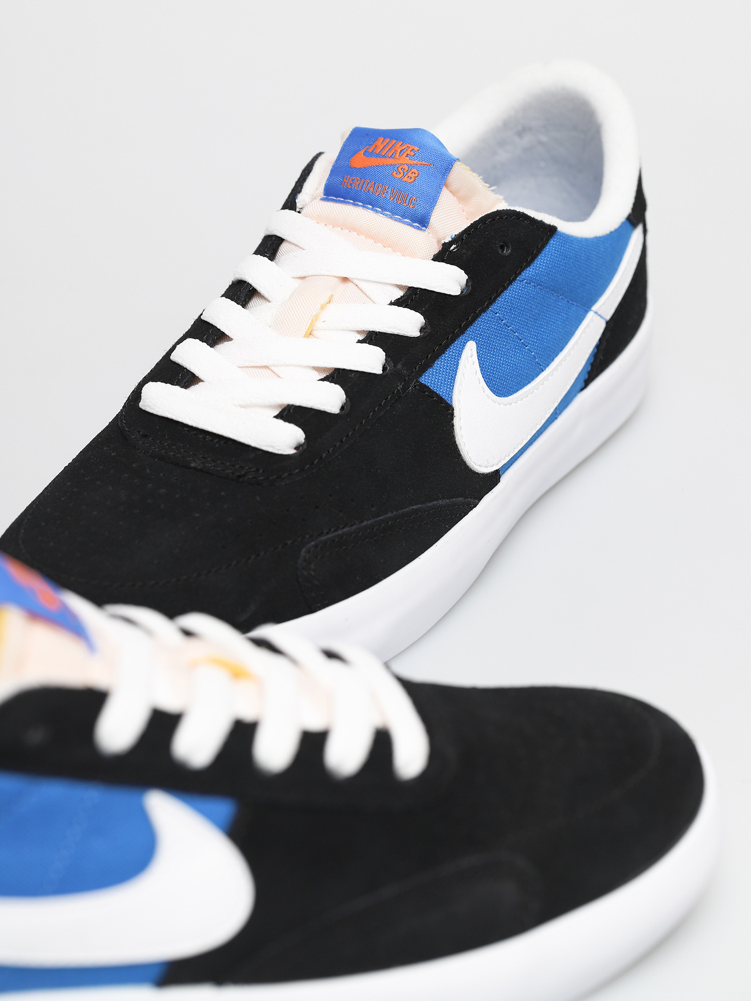 Nike SB Heritage Vulc Shoes (black/white signal blue safety orange)