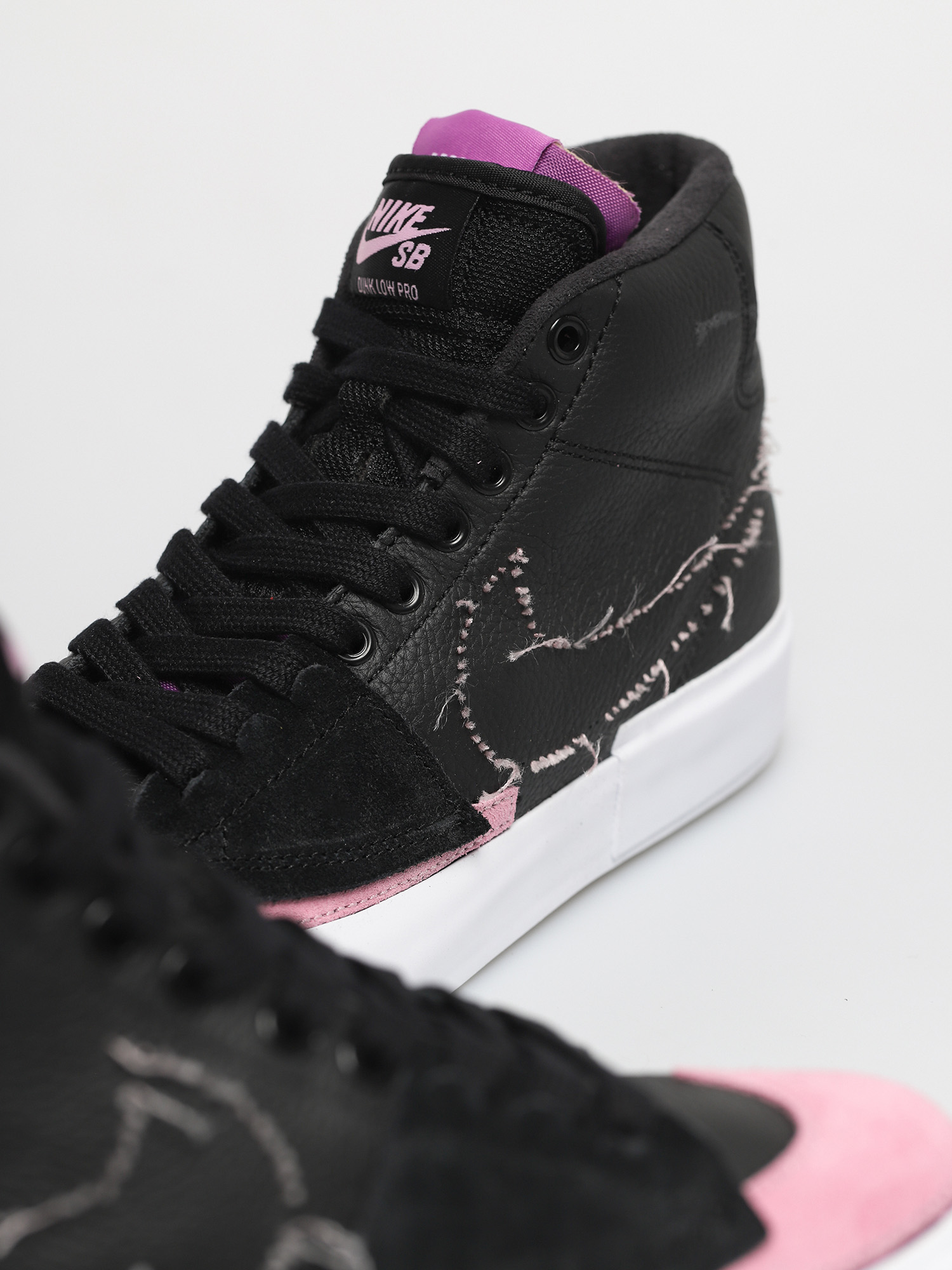 Nike SB Zoom Blazer Mid Edge Shoes (black/pink rise white purple nebula)