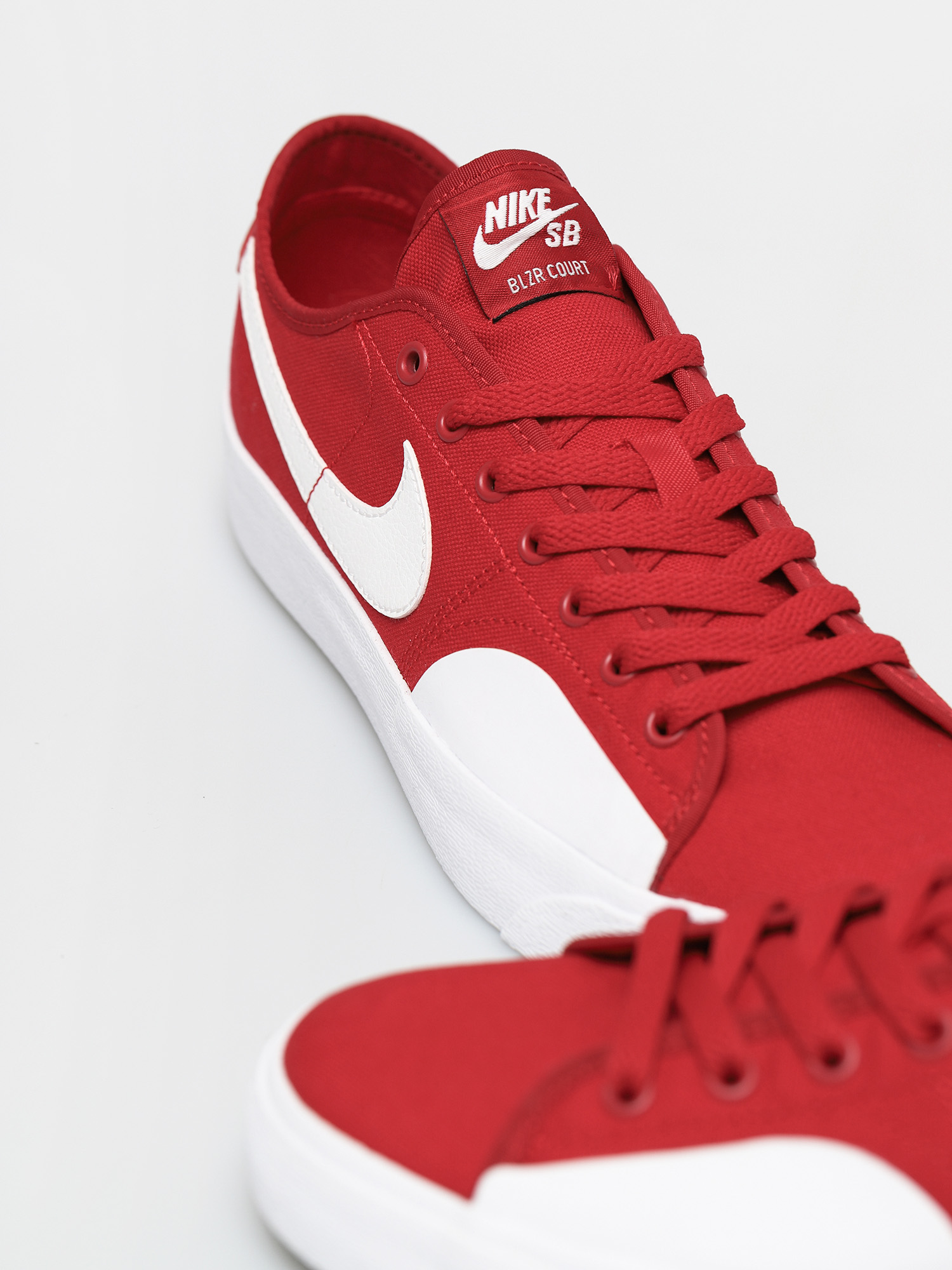 Nike SB Blazer Court Schuhe (gym red/white gym red gum light brown)
