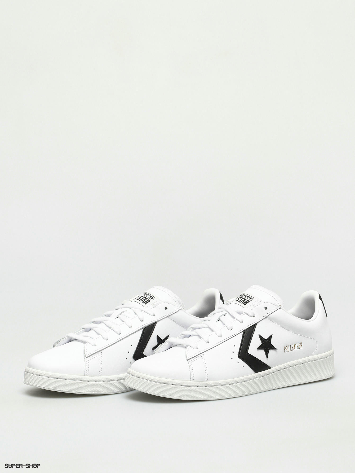 white leather shoes converse