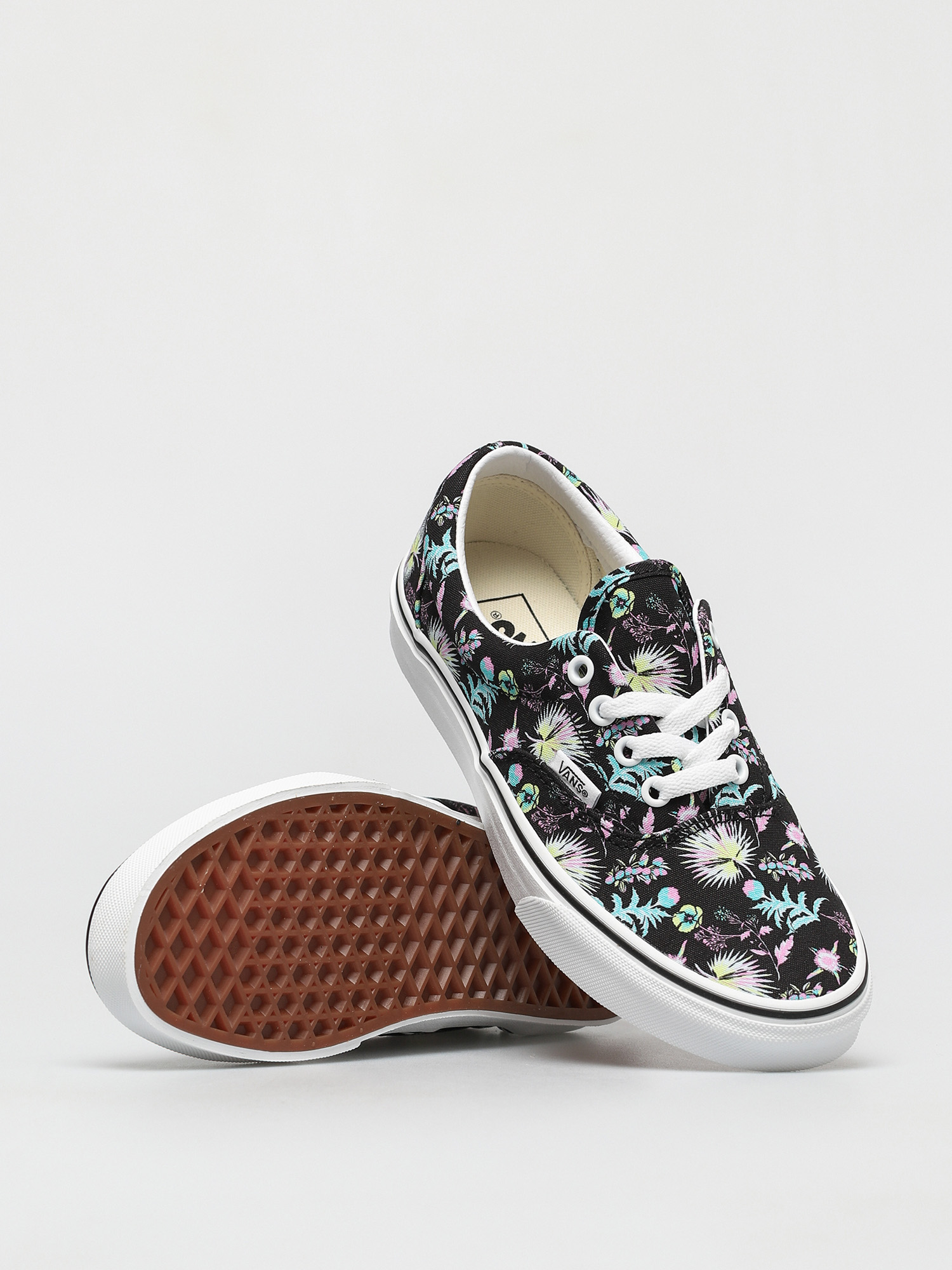 Vans Kids' Grade School Old Skool Shoes, Boys', Size 6, Black/White, image size:1500x2000