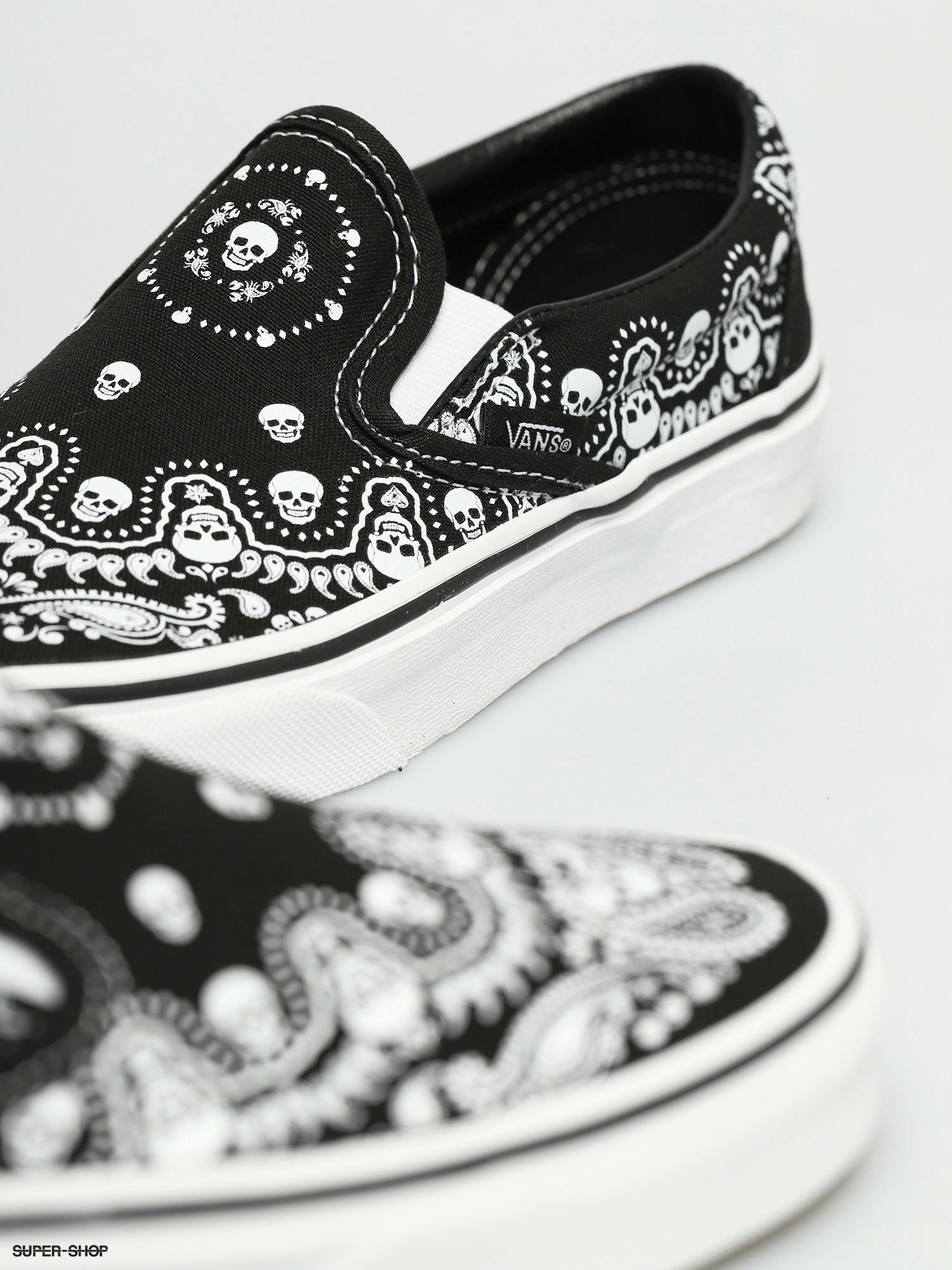 vans authentic bandana black true white