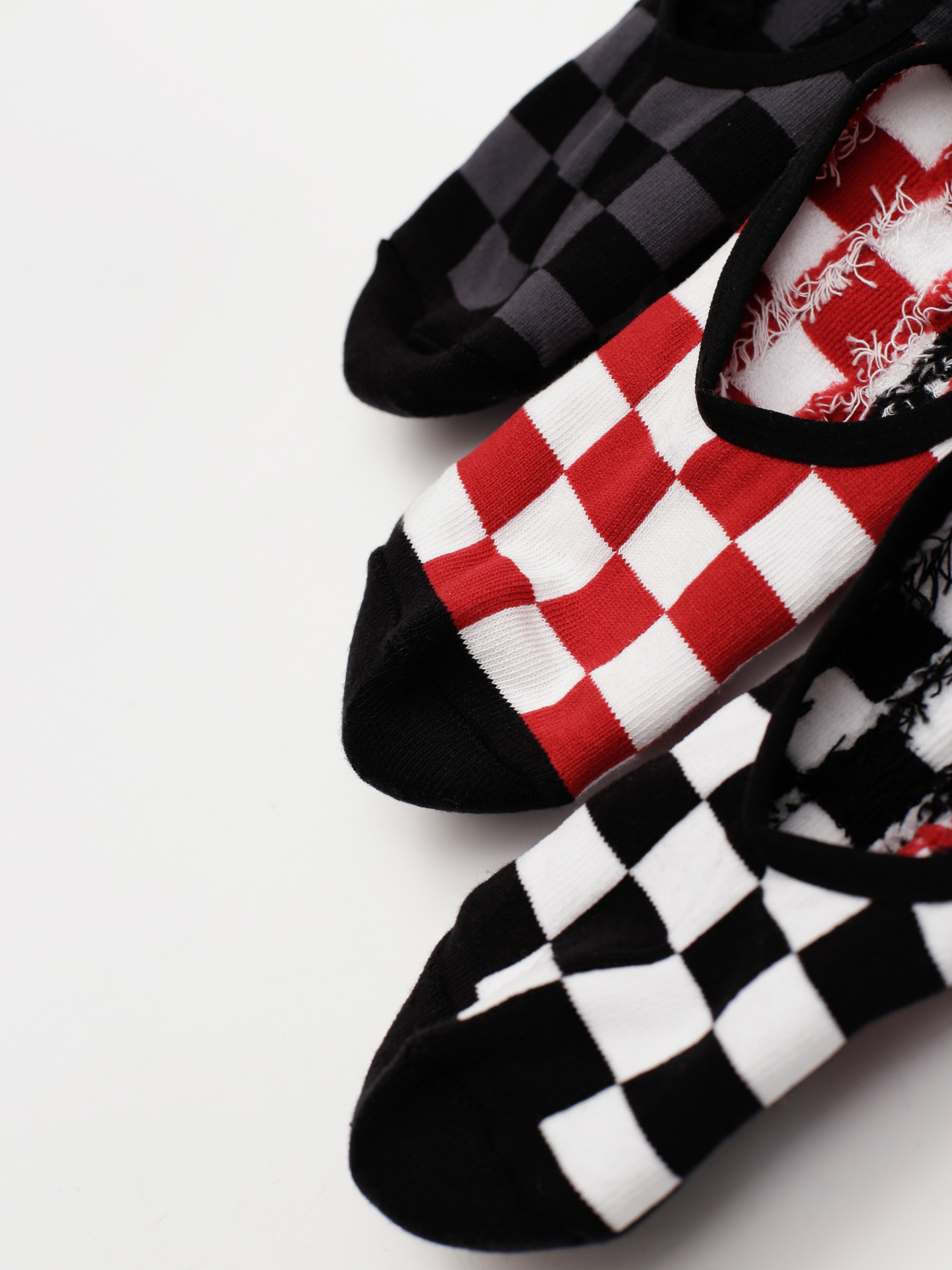 Vans Classic Super No Show Socks (red/white check)