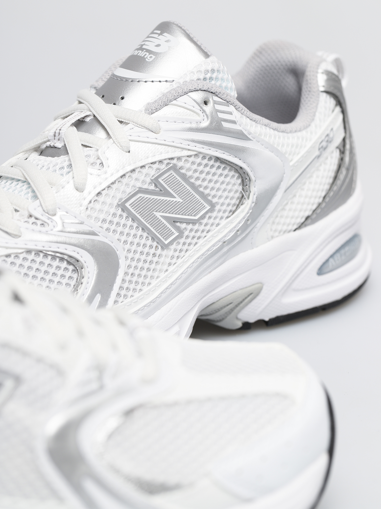 new balance 530 white and gold