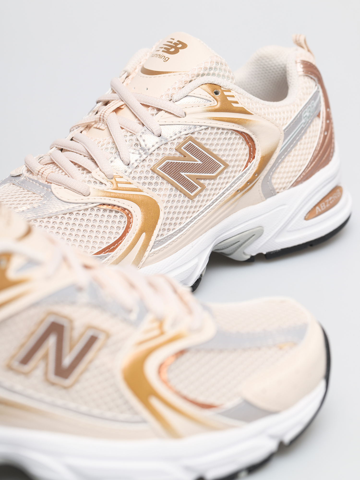 New Balance 530 Shoes (light pink rose gold)