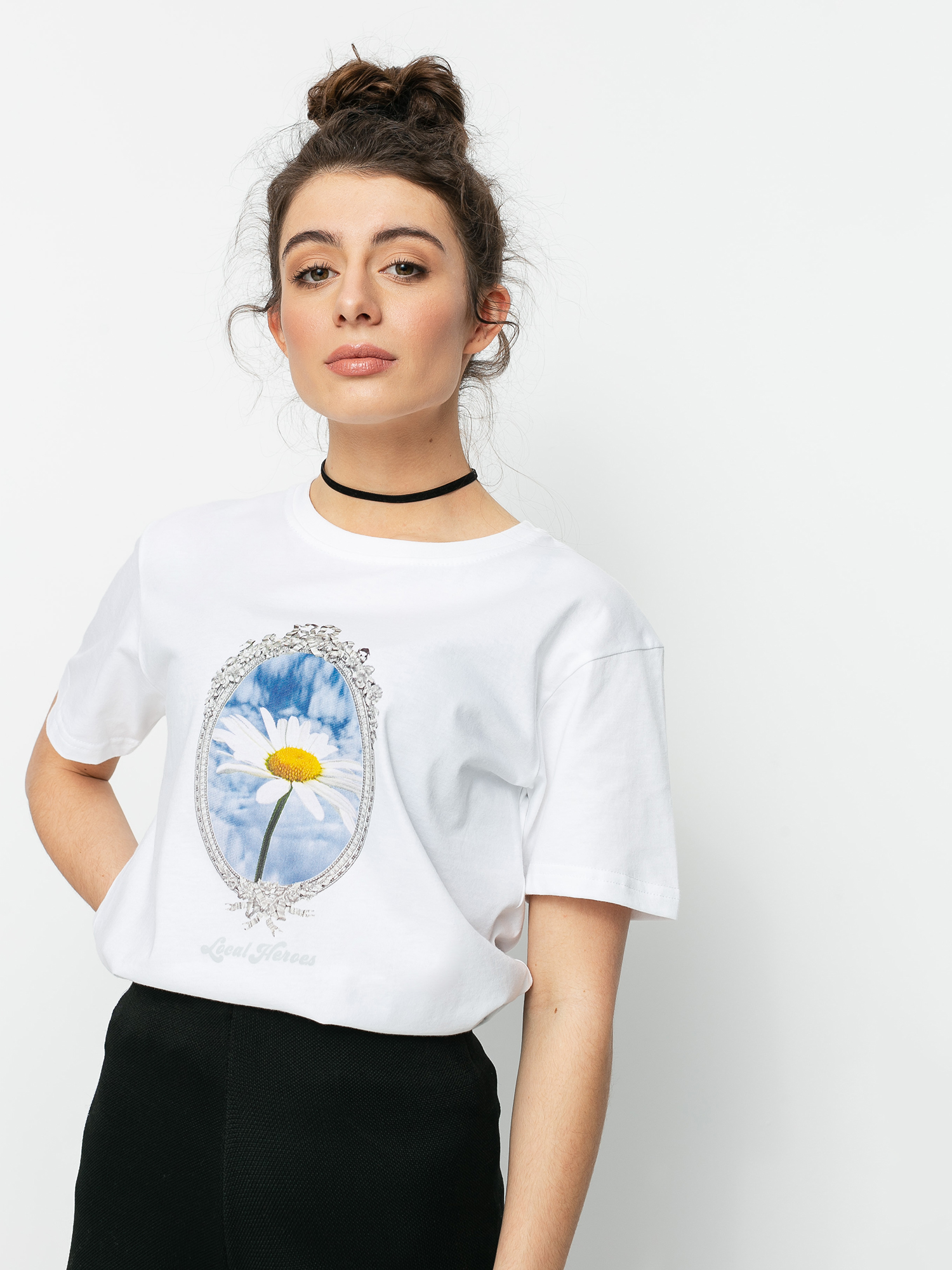 Local Heroes Daisy On Canvas T-shirt Wmn (white)