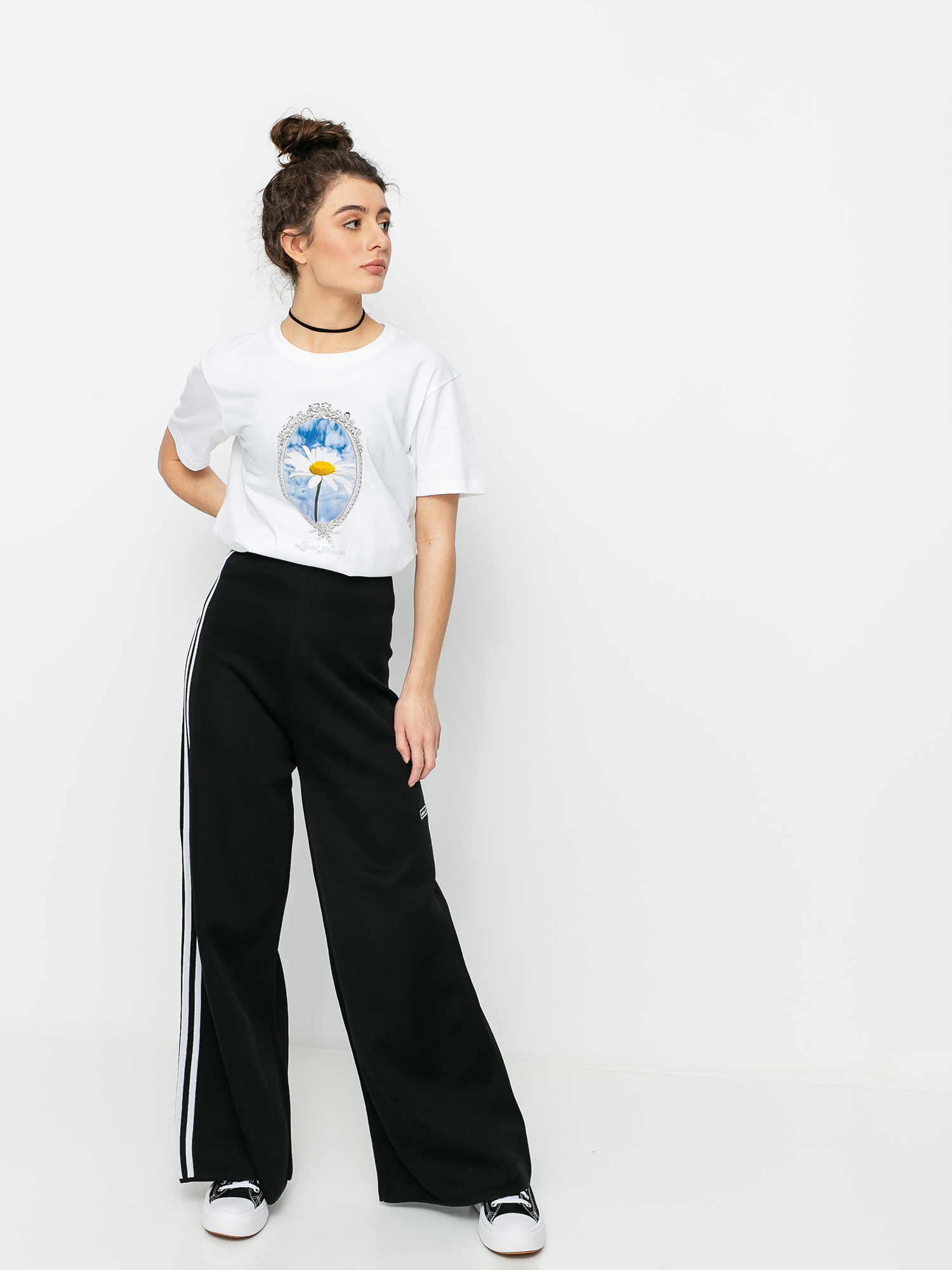 Local Heroes Daisy On Canvas T-shirt Wmn (white)