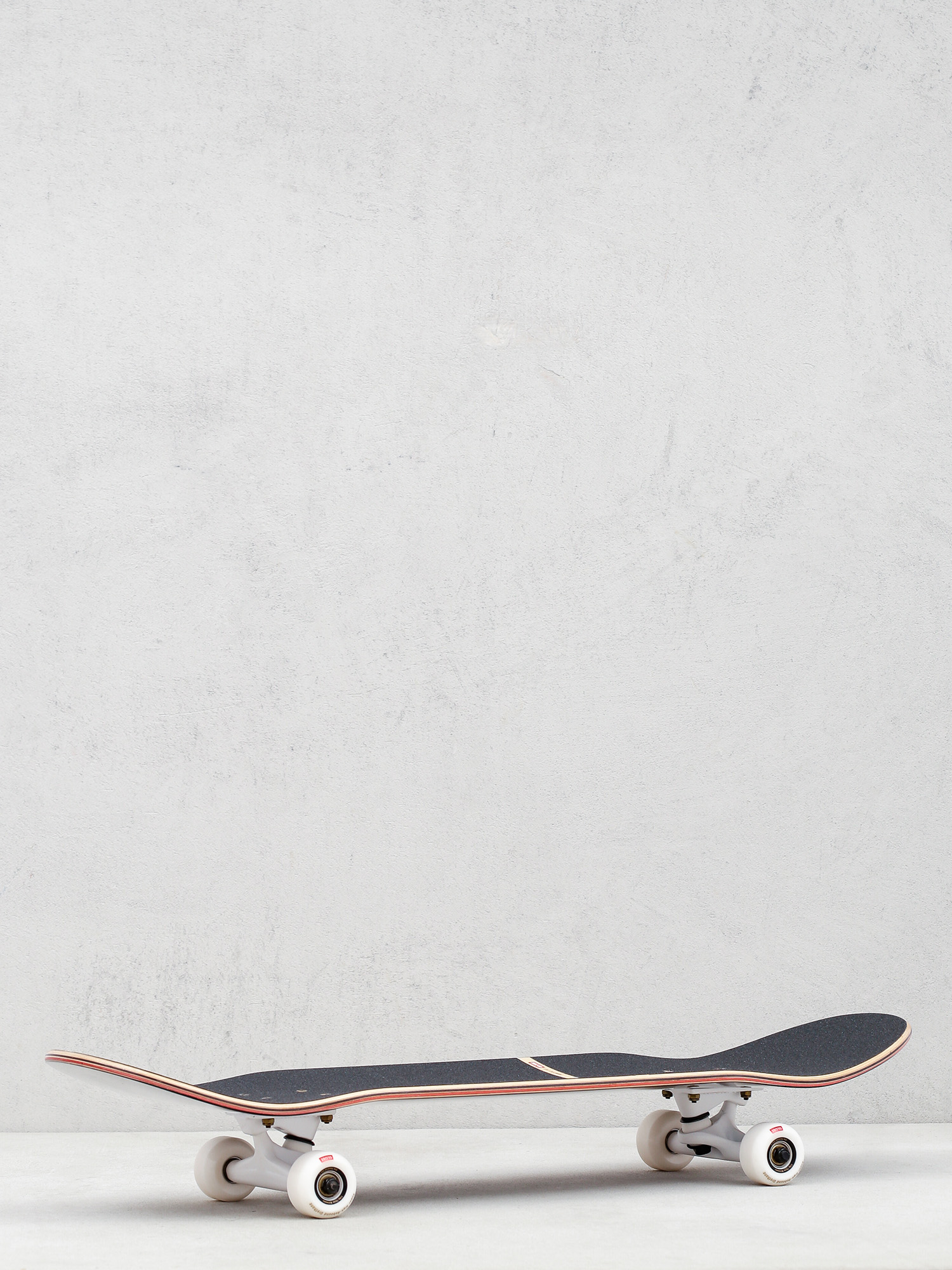 globe skateboard 7.5