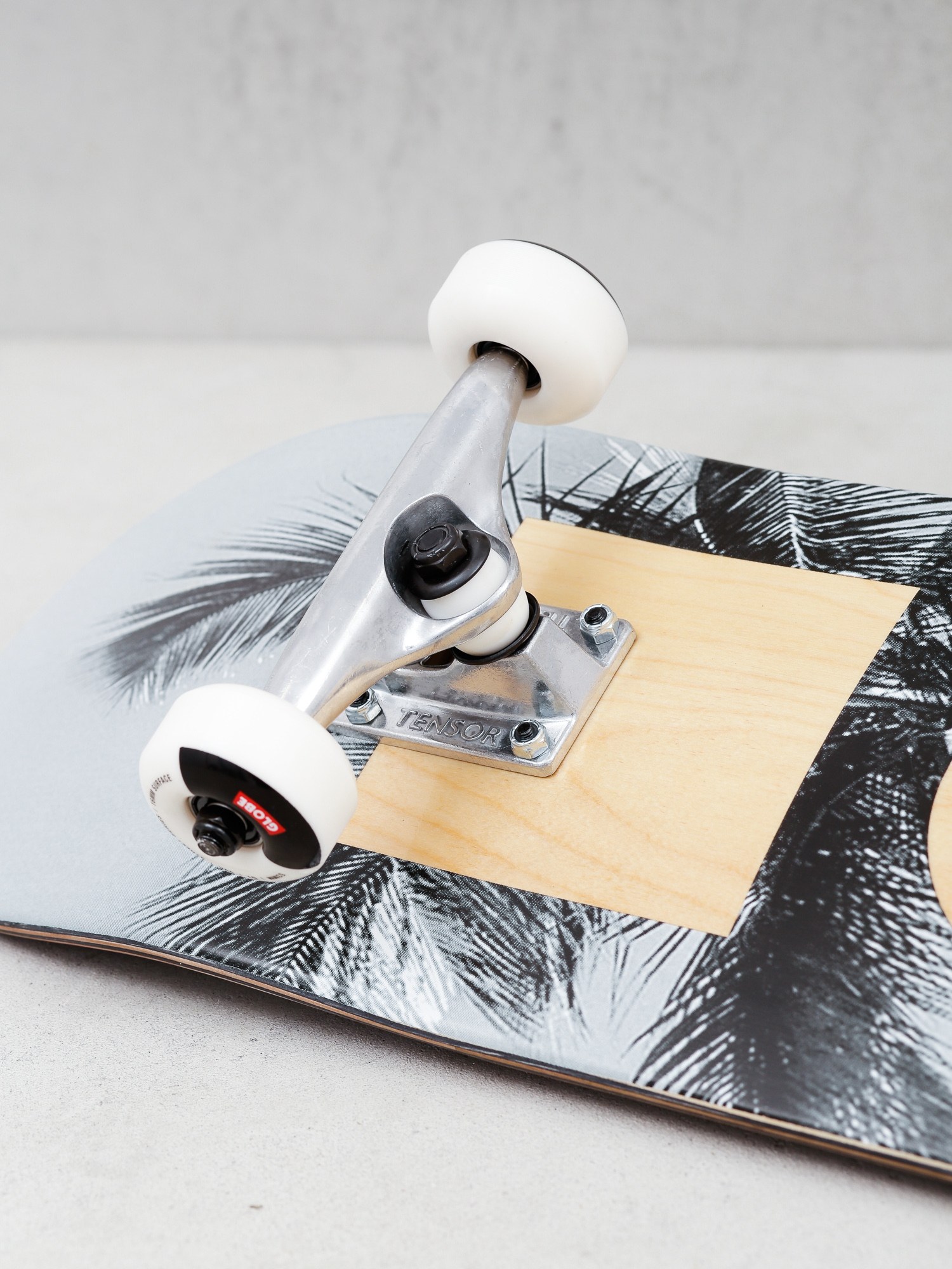 Globe G1 Stack Skateboard (lone palm)