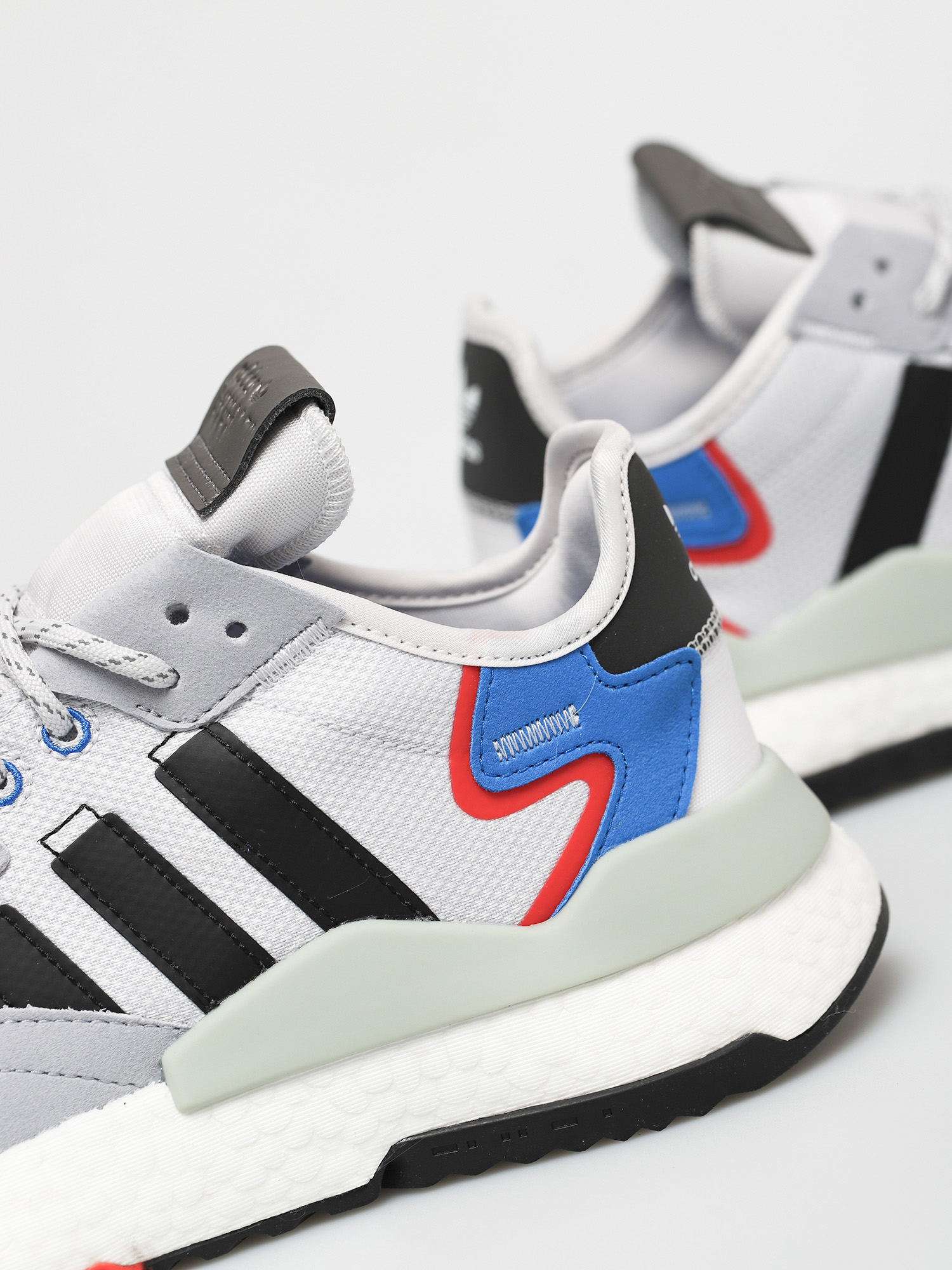 adidas Originals Nite Jogger Schuhe (dshgry/cblack/halsil)