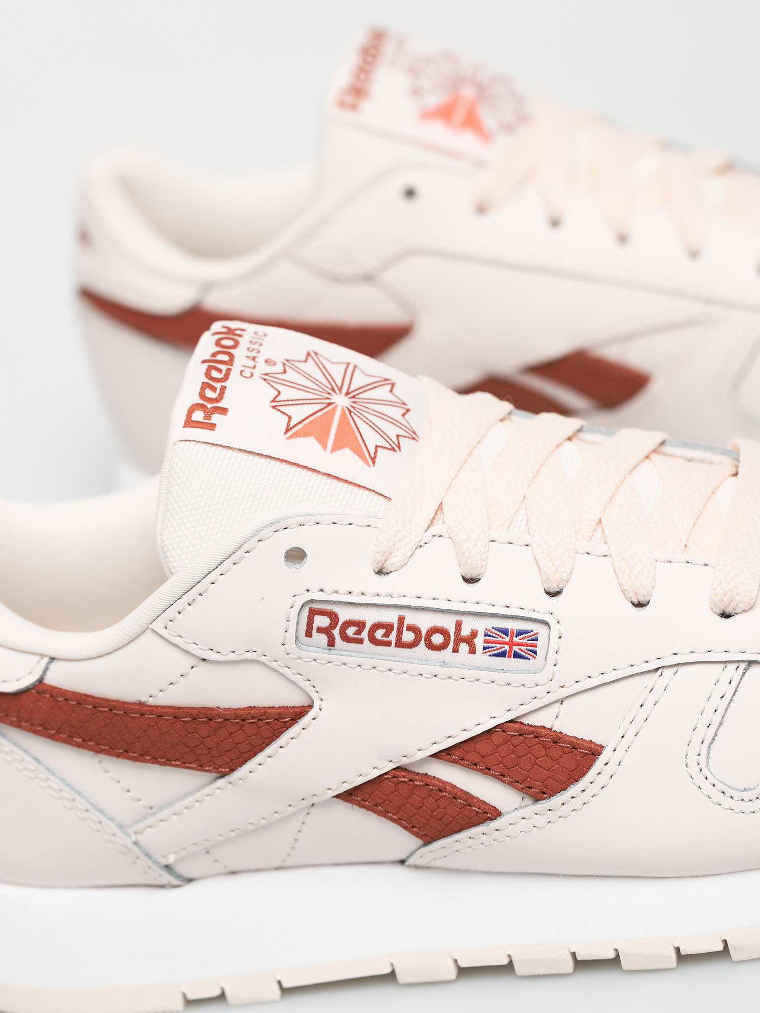 Reebok Cl Lthr Shoes Wmn Cerpnk White Bakear