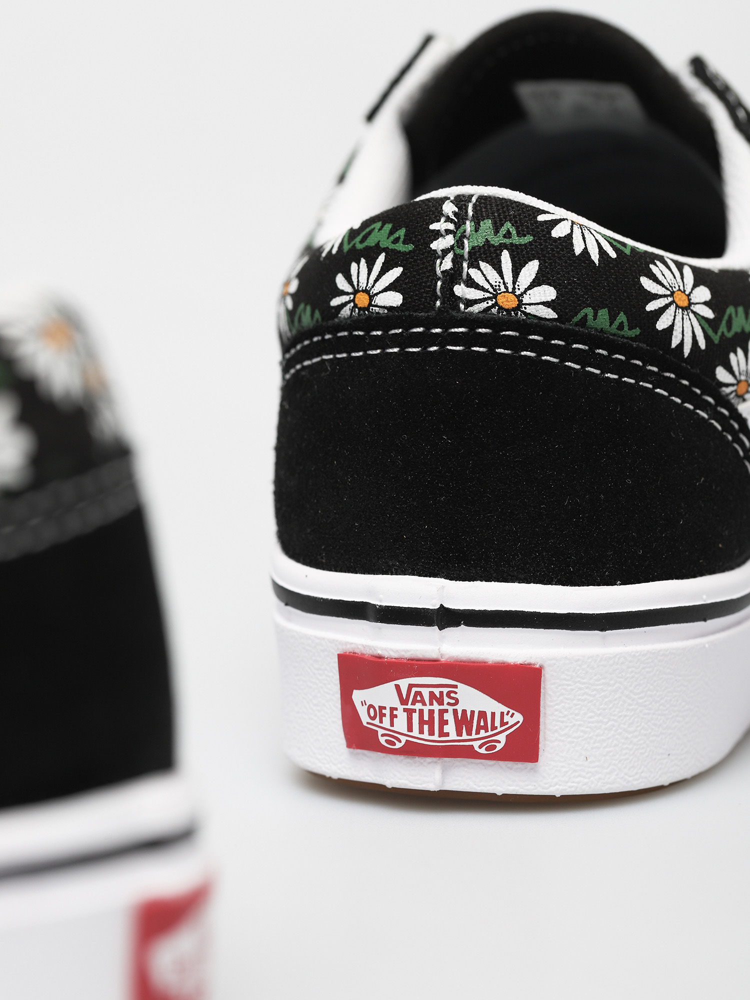 Vans Comfycush Old Skool Shoes (scribble flower daisy/black)
