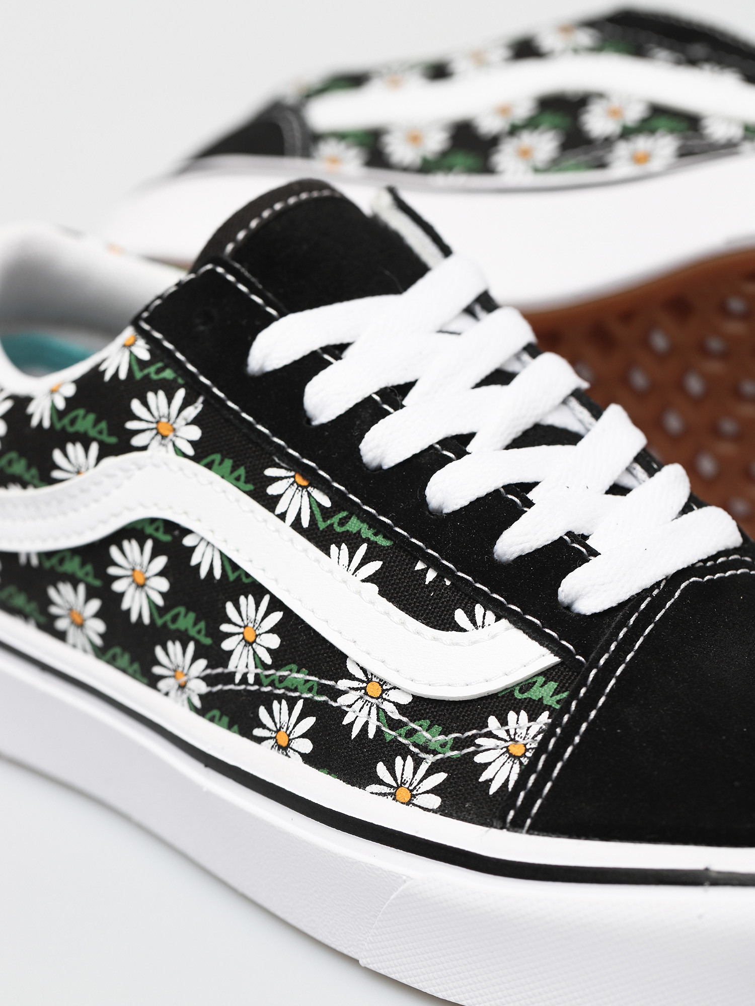 Vans Comfycush Old Skool Shoes (scribble flower daisy/black)