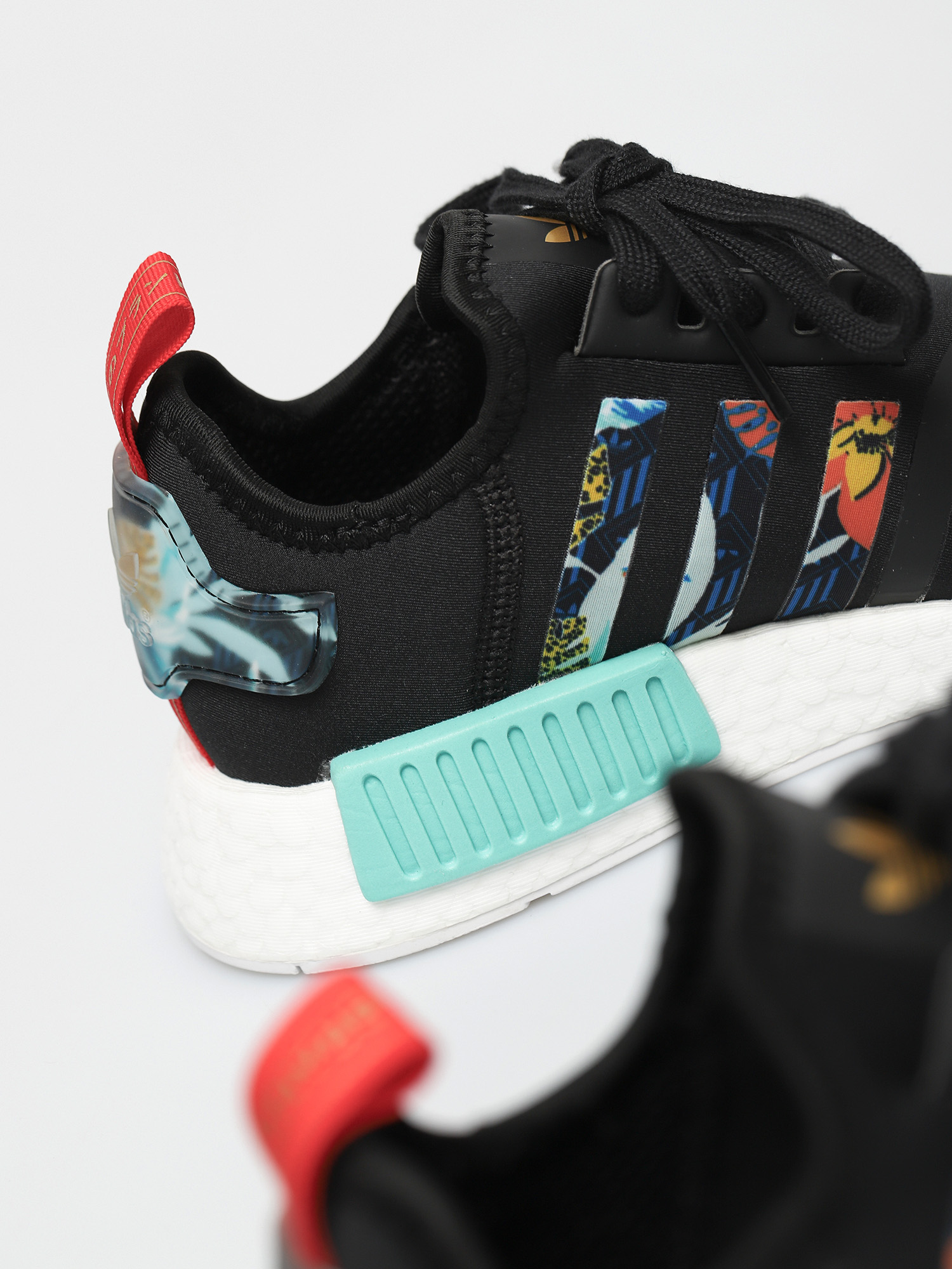 adidas Originals Nmd R1 Shoes Wmn (cblack/supcol/acimin)