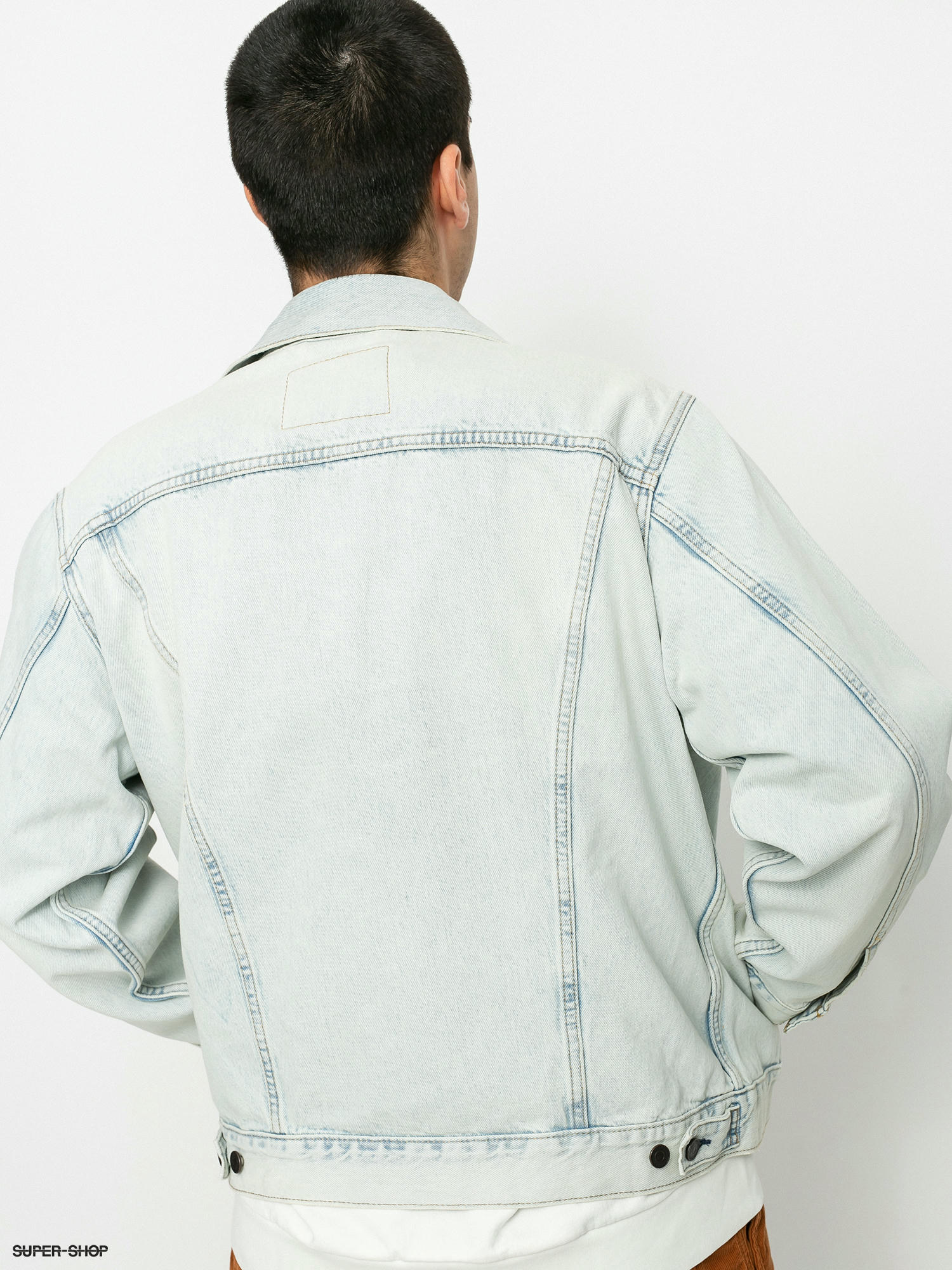 https://static.super-shop.com/1215578-levis-vintage-fit-trucker-jacket-aioli.jpg?w=1920