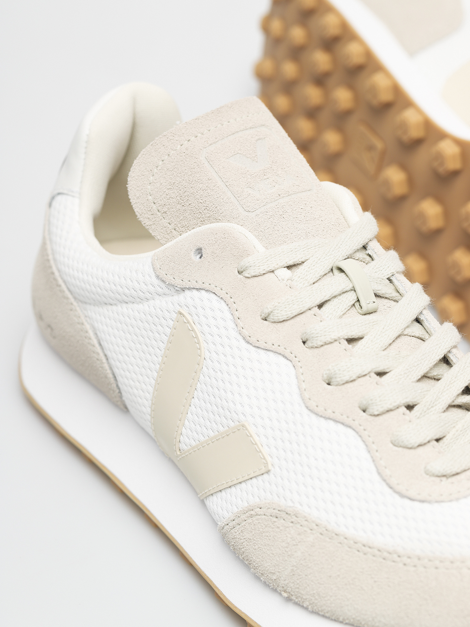 Veja Rio Branco Shoes (alveomesh white pierre natural)