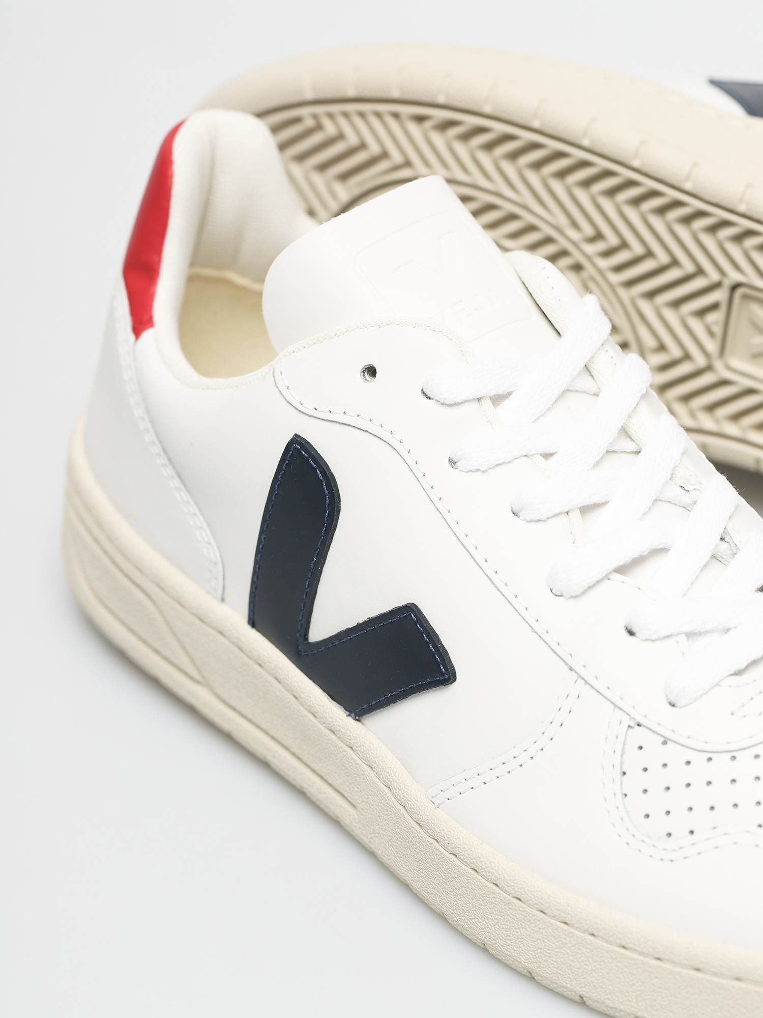 Veja V-10 Schuhe (leather extra white nautico pekin)