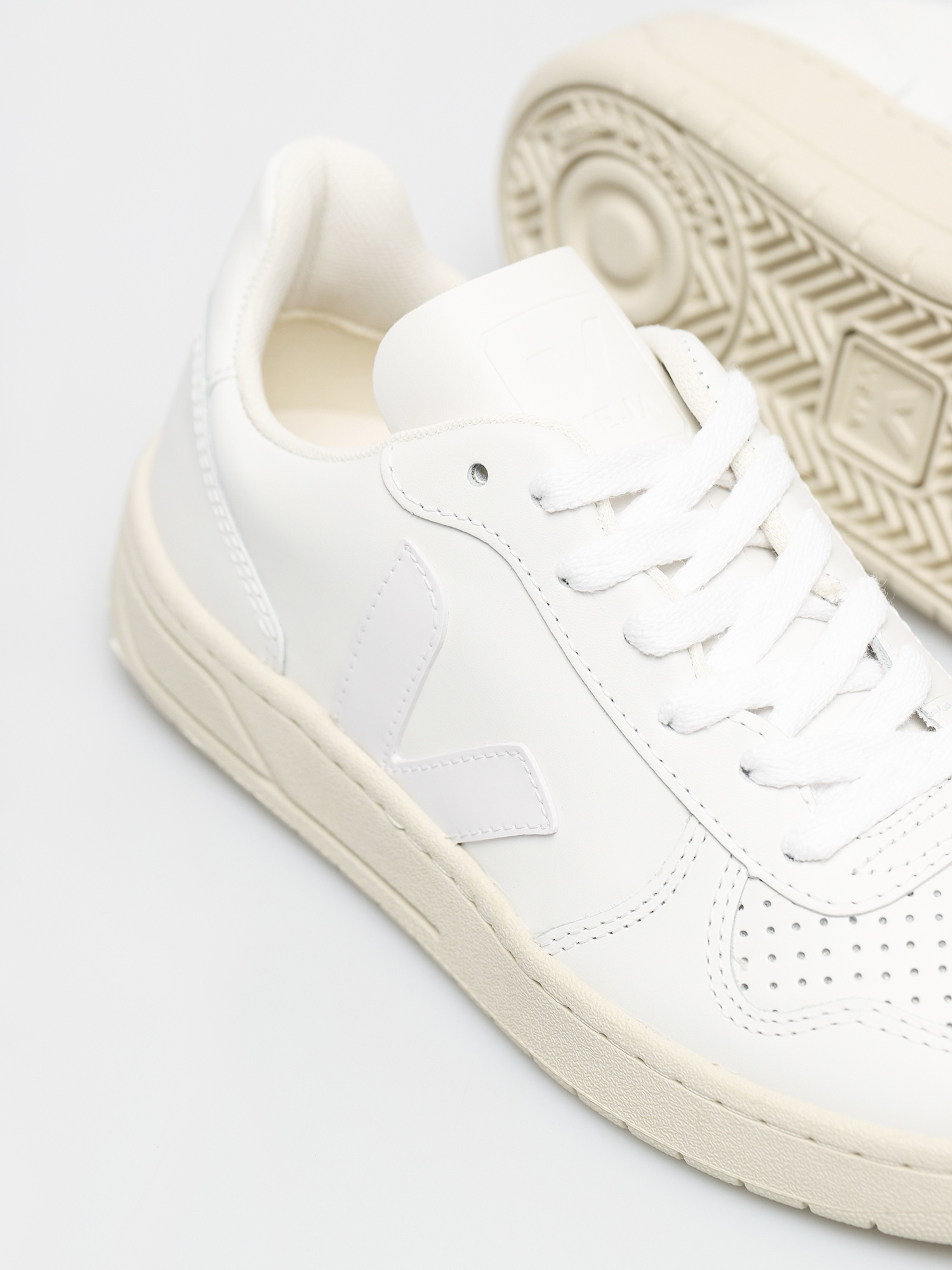Veja V-10 Shoes Wmn (leather extra white)